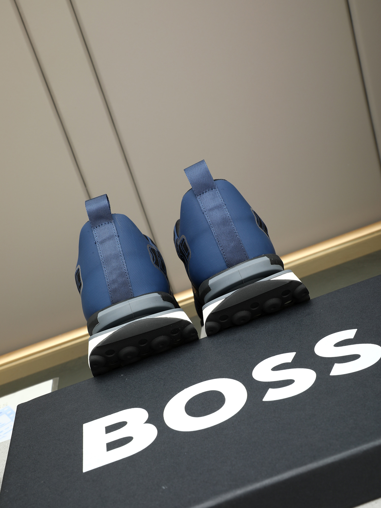 Hugo Boss Men's Leather Sneakers - Comfortable, Stylish, and Durable 6 i1745312884226 4081 0 4