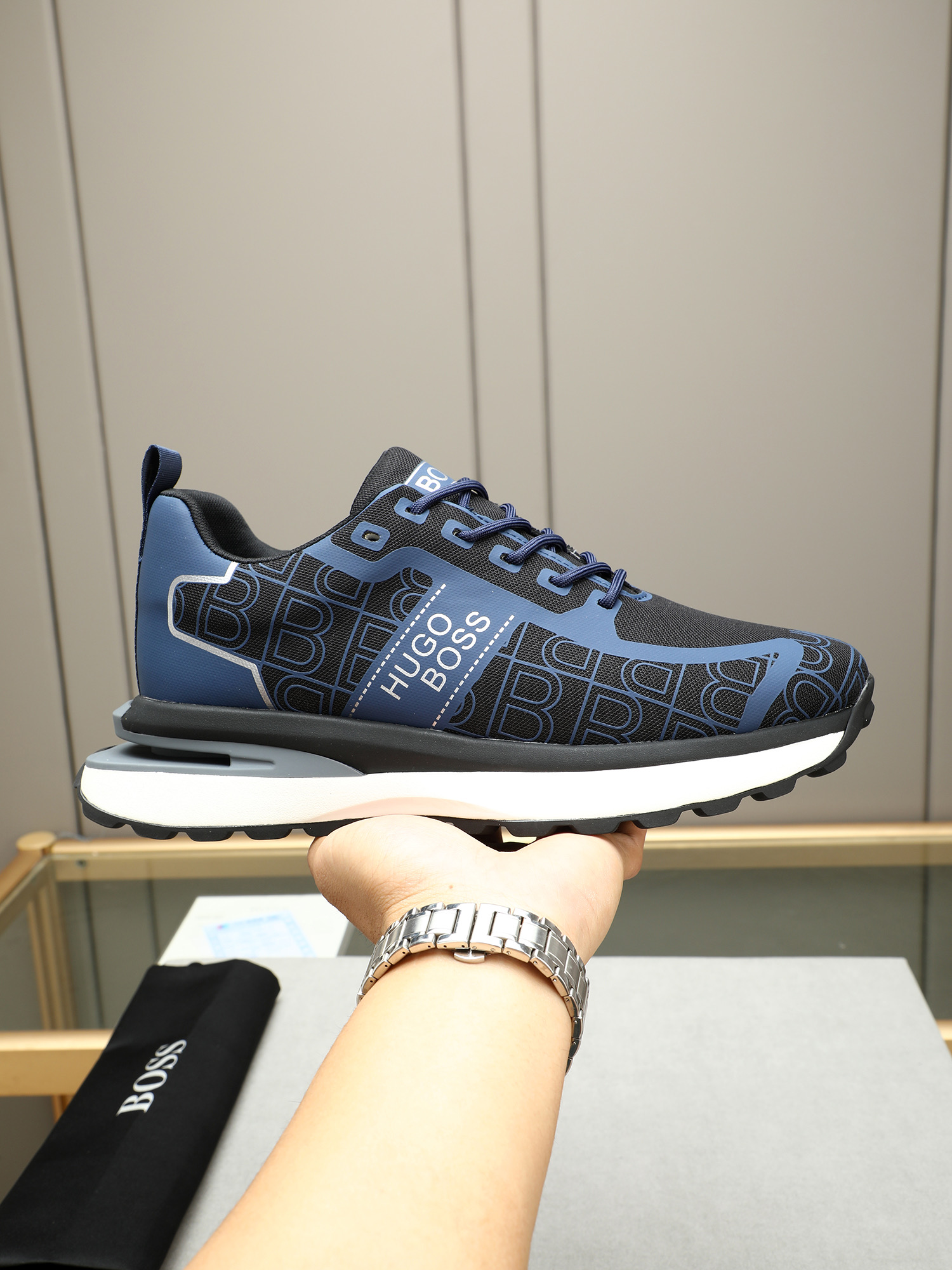 Hugo Boss Men's Leather Sneakers - Comfortable, Stylish, and Durable 1 Hugo Boss Men's Leather Sneakers - Comfortable, Stylish, and Durable