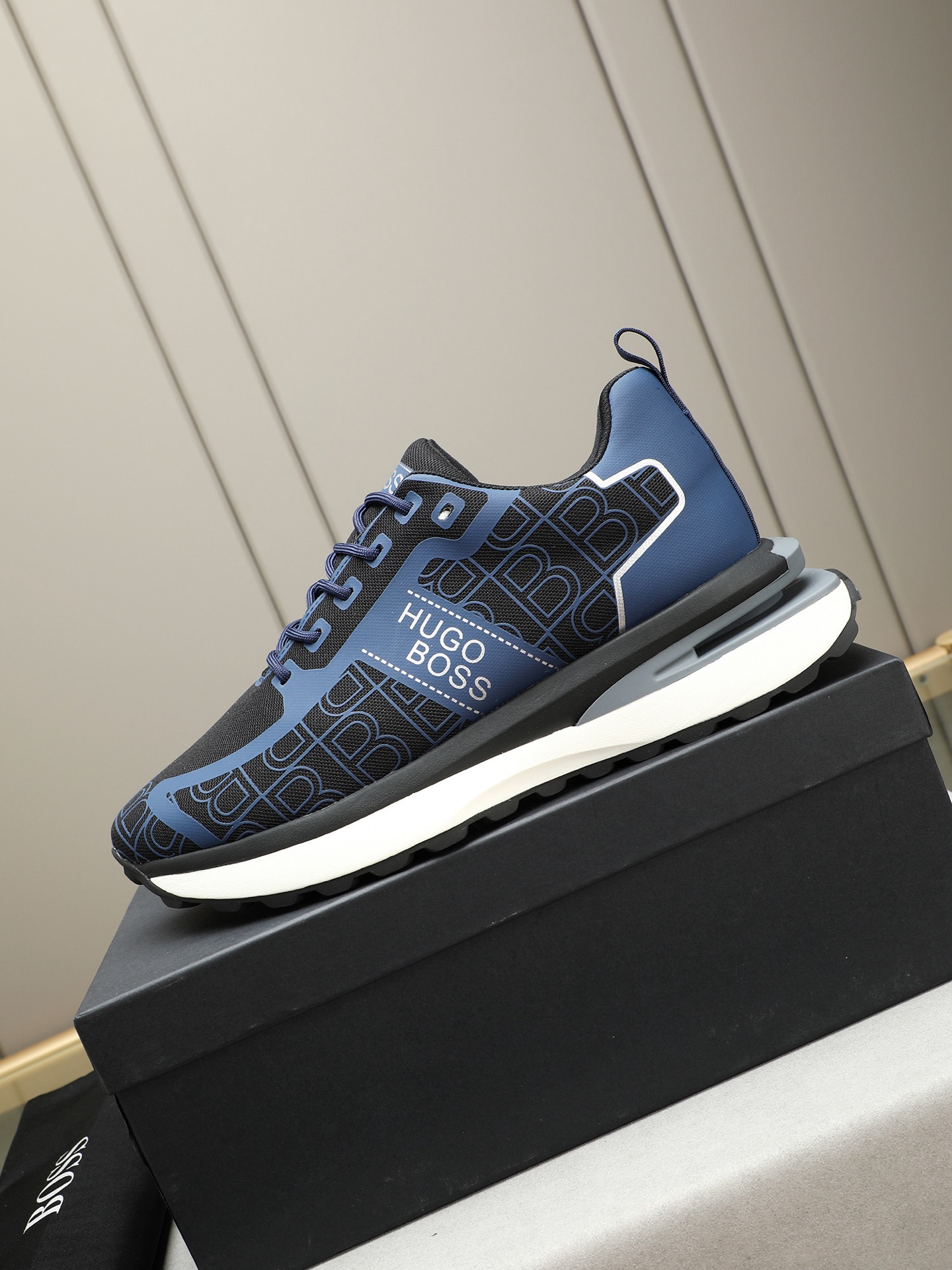 Hugo Boss Men's Leather Sneakers - Comfortable, Stylish, and Durable 7 i1745312885149 415 0 5