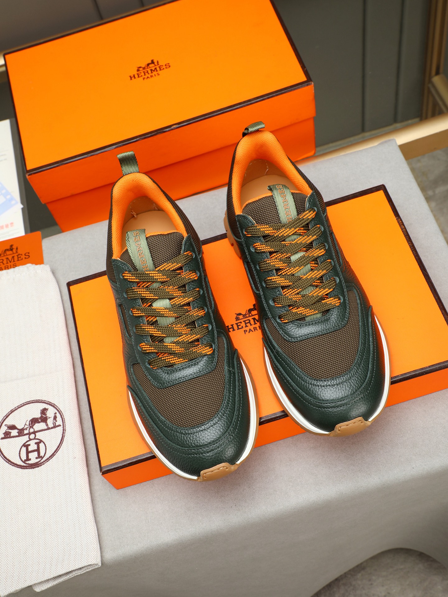 Hermès Men's Sneakers in Calfskin and Mesh - Stylish and Comfortable 9 i1745482149373 1858 0 7