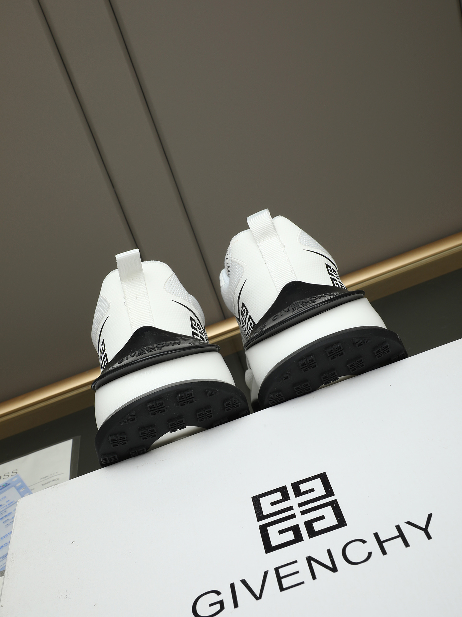 Givenchy GIV1 Men's White Leather & Mesh Lace-Up Sneakers 6 i1745482359511 8700 0 4