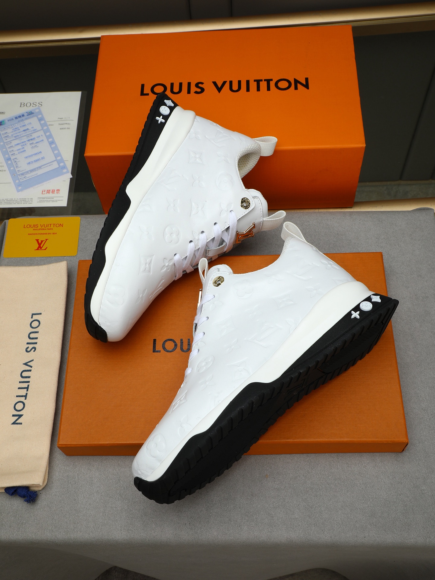 Louis Vuitton Men's White Leather Casual Sneakers with Monogram Embossing 8 i1745483937955 5261 0 6