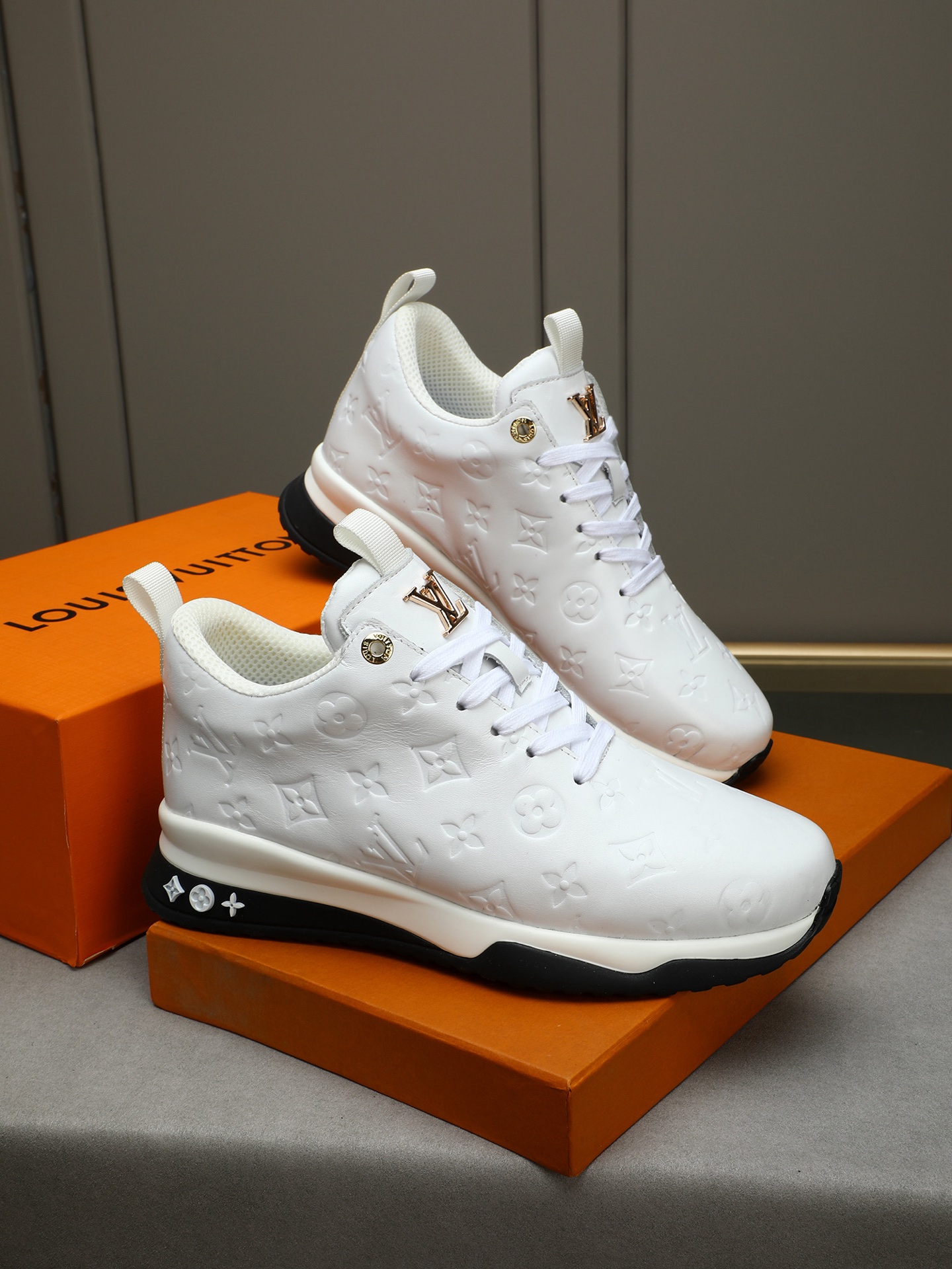 Louis Vuitton Men's White Leather Casual Sneakers with Monogram Embossing 5 i1745483938575 9583 0 3