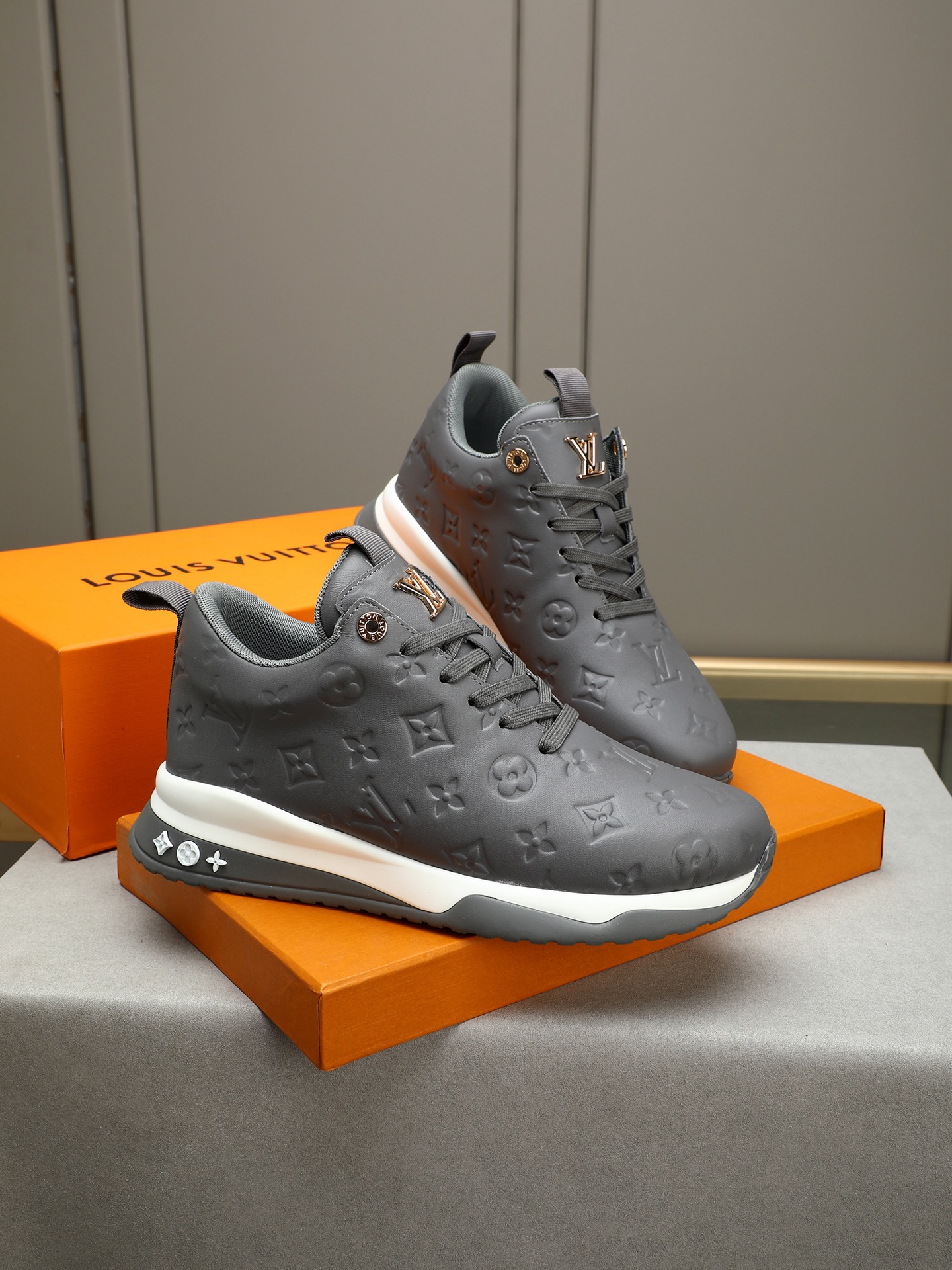 Louis Vuitton Embossed Leather Sneakers - Iconic Style & Comfort (Sizes 39-44) 5 i1745483951435 2654 0 3