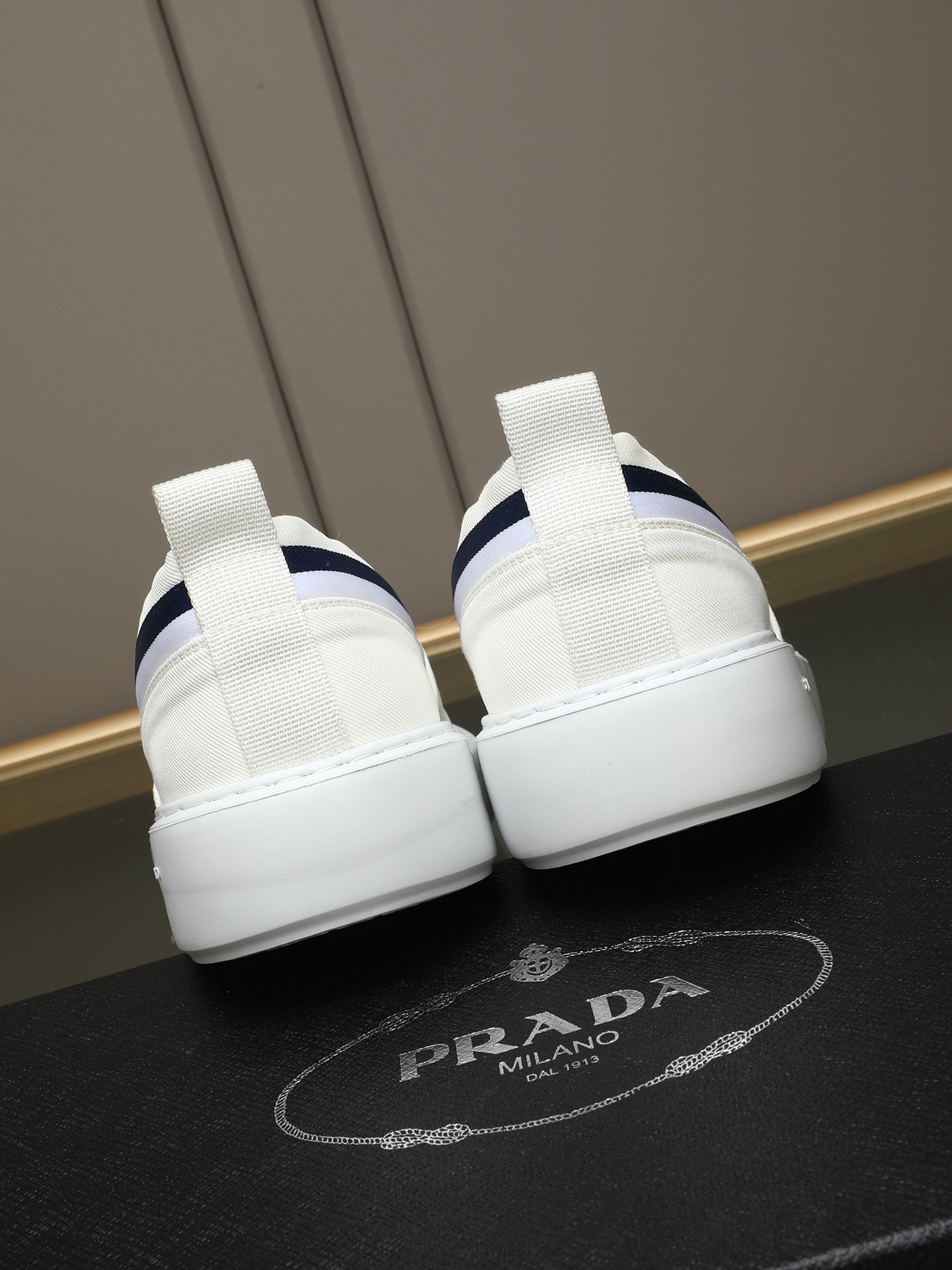 Prada New Casual Canvas Shoes,Italian Waterproof Fabric,Super Comfortable 6 i1745658387239 2012 0 4