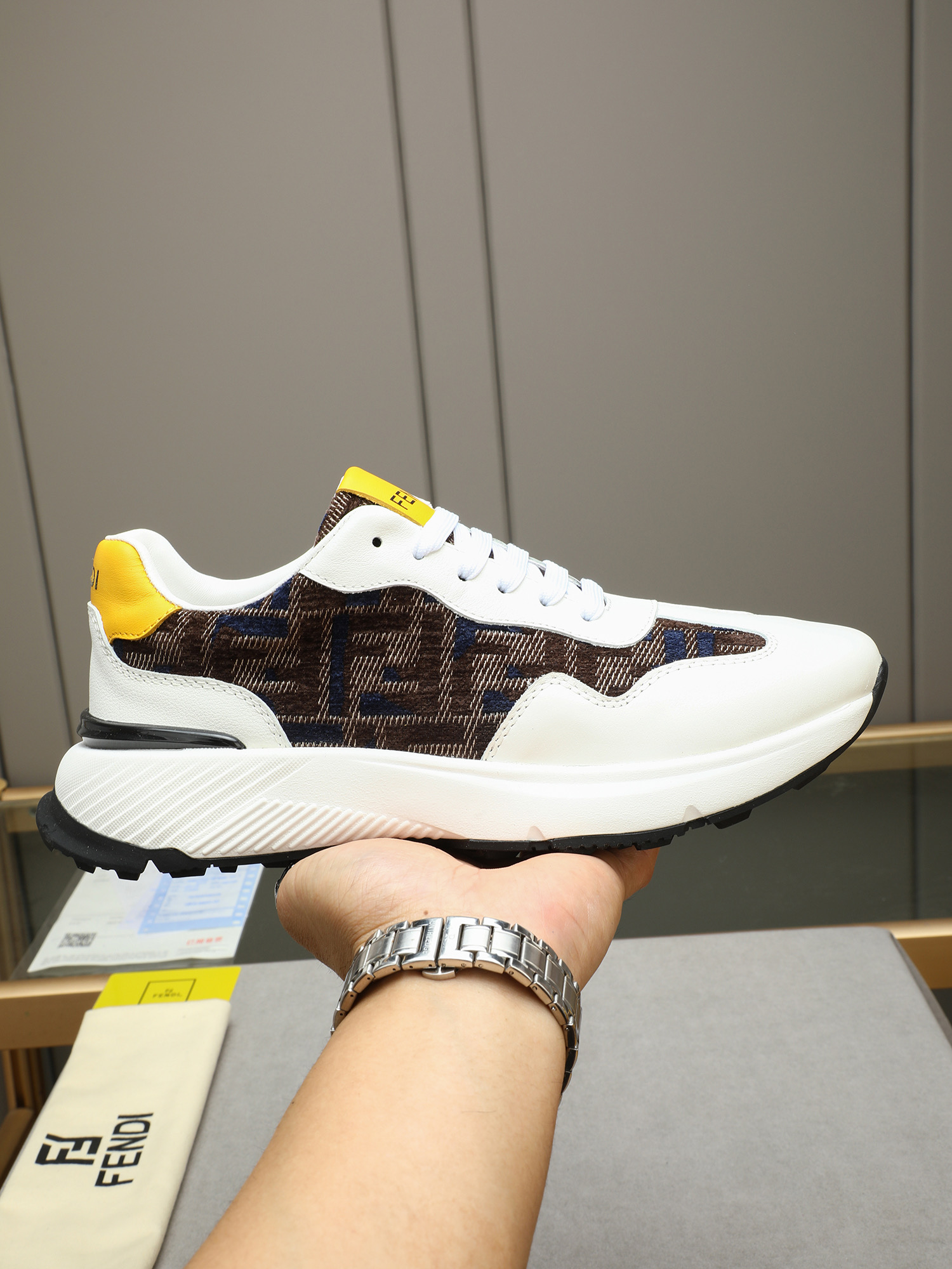 NO:283717,P【FD】Use imported FD special fabric splicing cowhide net. Private mold foam TPU large sole, super light and comfortable on the feet!  Perfect last, generous and fashionable design, two colors available!  Number of codes 38–44 (45 customized), cowhide19860909P【FD】采用进口FD专用布料拼接牛皮网里.私模发泡TPU大底,上脚超轻超舒适！完美楦型,大方时尚的设计,两色可选！码数38–44(45 定做),,cowhide,Men's shoes