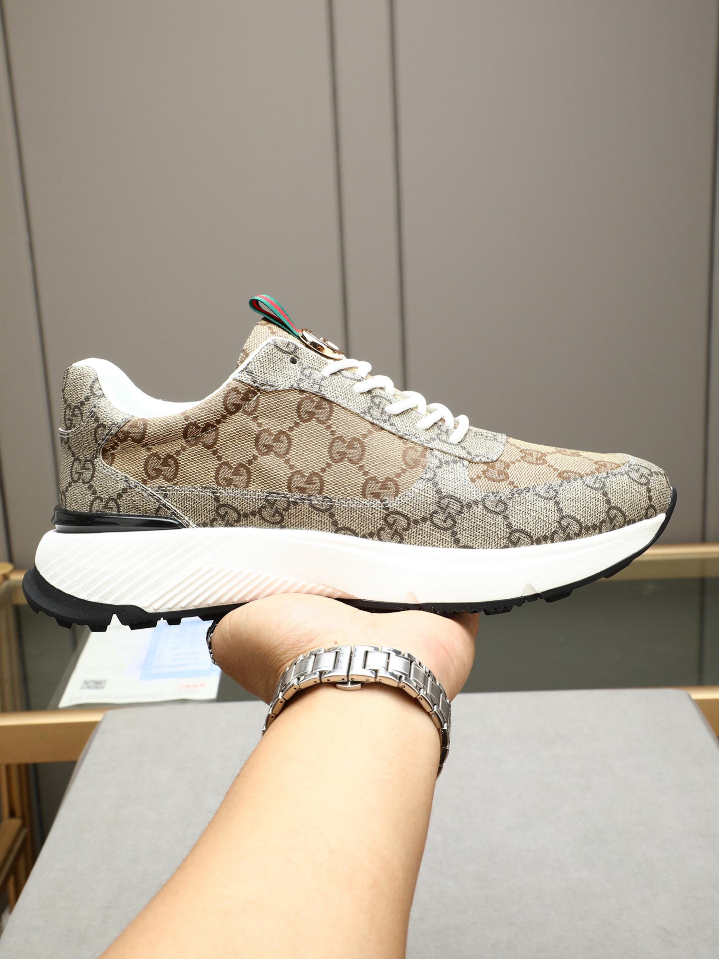 NO:283726,P【Guqi】Use imported Guqi special fabric splicing net. Private mold foam TPU large sole, super light and comfortable on the feet!  Perfect last, generous and fashionable design, two colors available!  Number of codes 38–44 (45 customized),19860909P【古奇】采用进口古奇专用布料拼接网里.私模发泡TPU大底,上脚超轻超舒适！完美楦型,大方时尚的设计,两色可选！码数38–44(45 定做),,Men's shoes