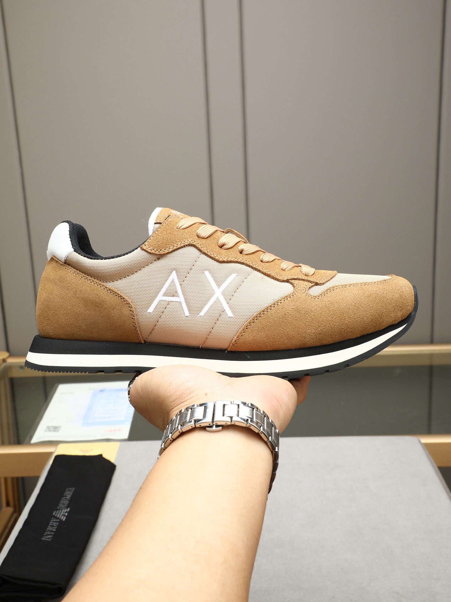 NO:283736,P Emporio Armani, the latest product in 2025, a super stylish casual shoe!  Selected top-layer calfskin breathable mesh with exquisite craftsmanship pattern decorative logo, AX iconic logo on the side is very domineering!  Beautiful!  Number of codes 38-44 (45 customized) 5 colors to choose!  ,armani,cowhide19860909P Emporio Ar阿玛尼,2025最新品,,超级有范儿的一款休闲鞋！精选头层小牛皮透气网里鞋舌精致工艺图案装饰logo,侧面AX标志性logo霸气十足！上脚帅气！码数38-44(45定做)5色选！,,armani,cowhide,Men's shoes