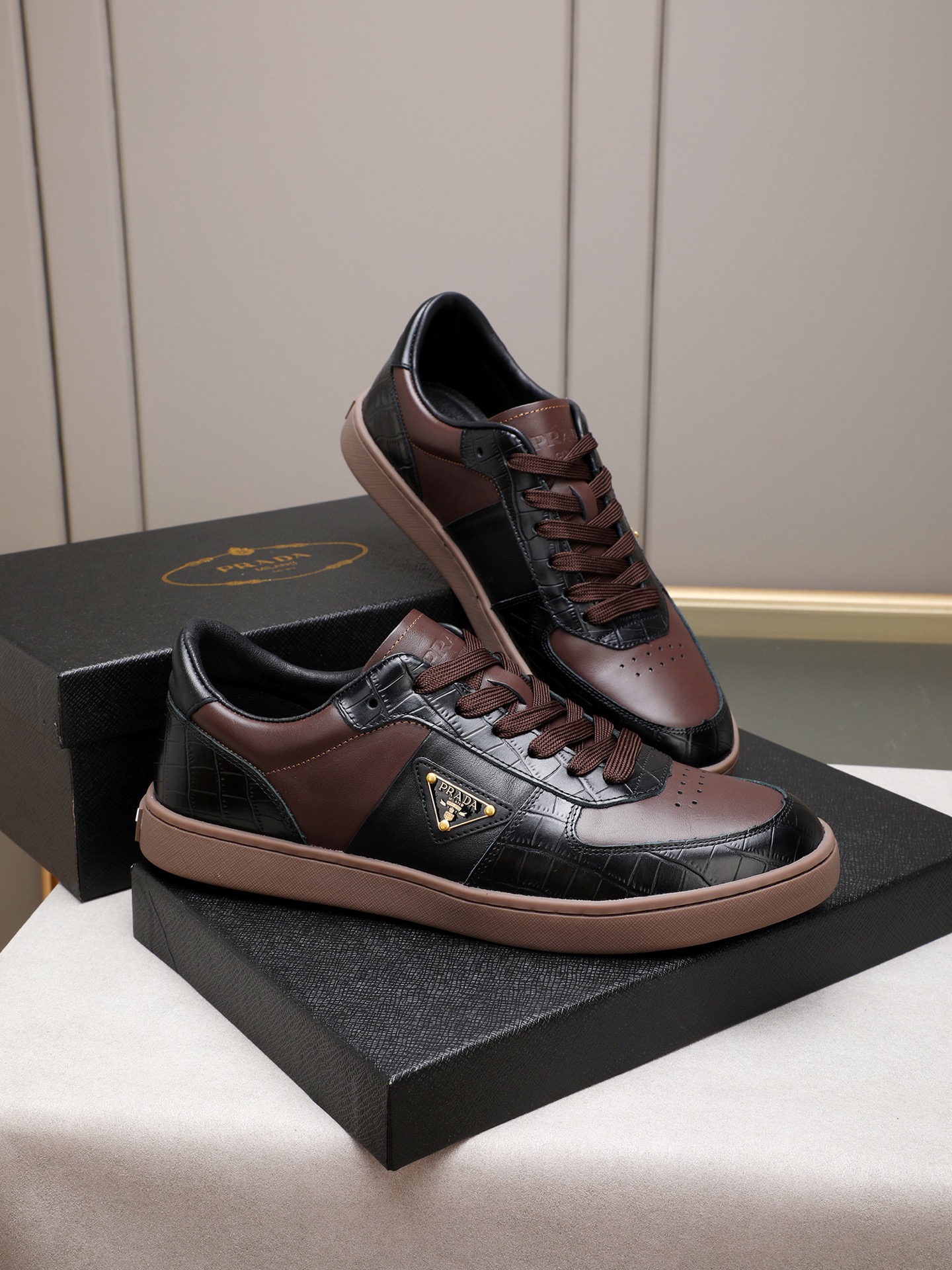 Prada Men's Leather Low-Top Sneakers Casual Fashion Sneakers 5 i1746696379865 5546 0 3