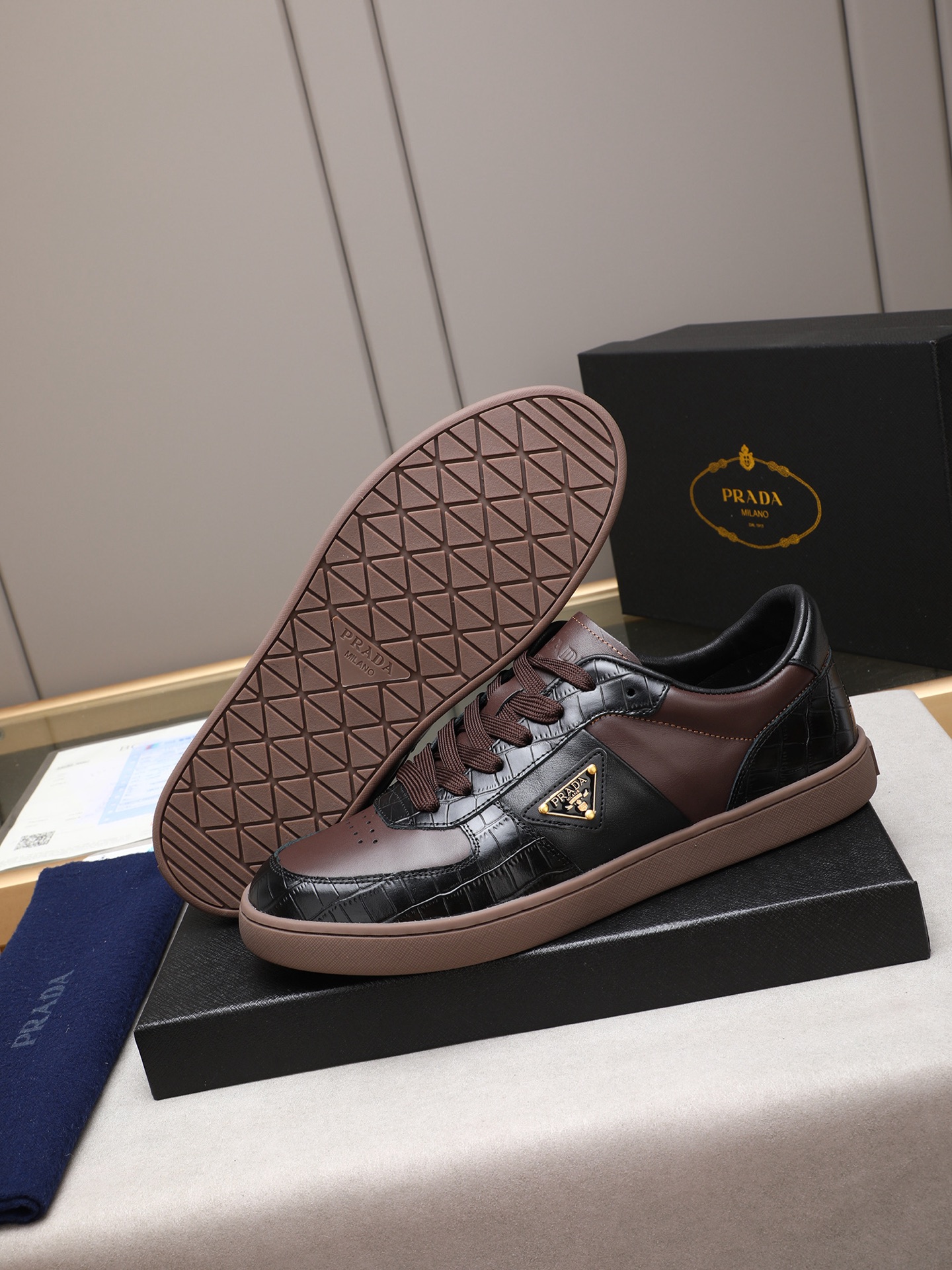 Prada Men's Leather Low-Top Sneakers Casual Fashion Sneakers 4 i1746696390891 6015 0 2