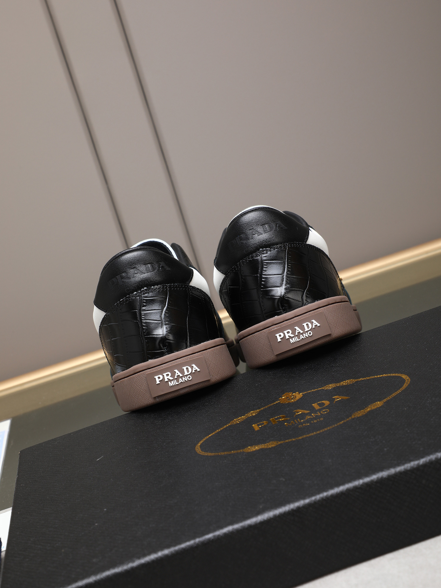 Prada Men's Fashionable Casual Sneakers - Leather, Breathable, Standard Sizes 6 i1746697316900 743 0 4