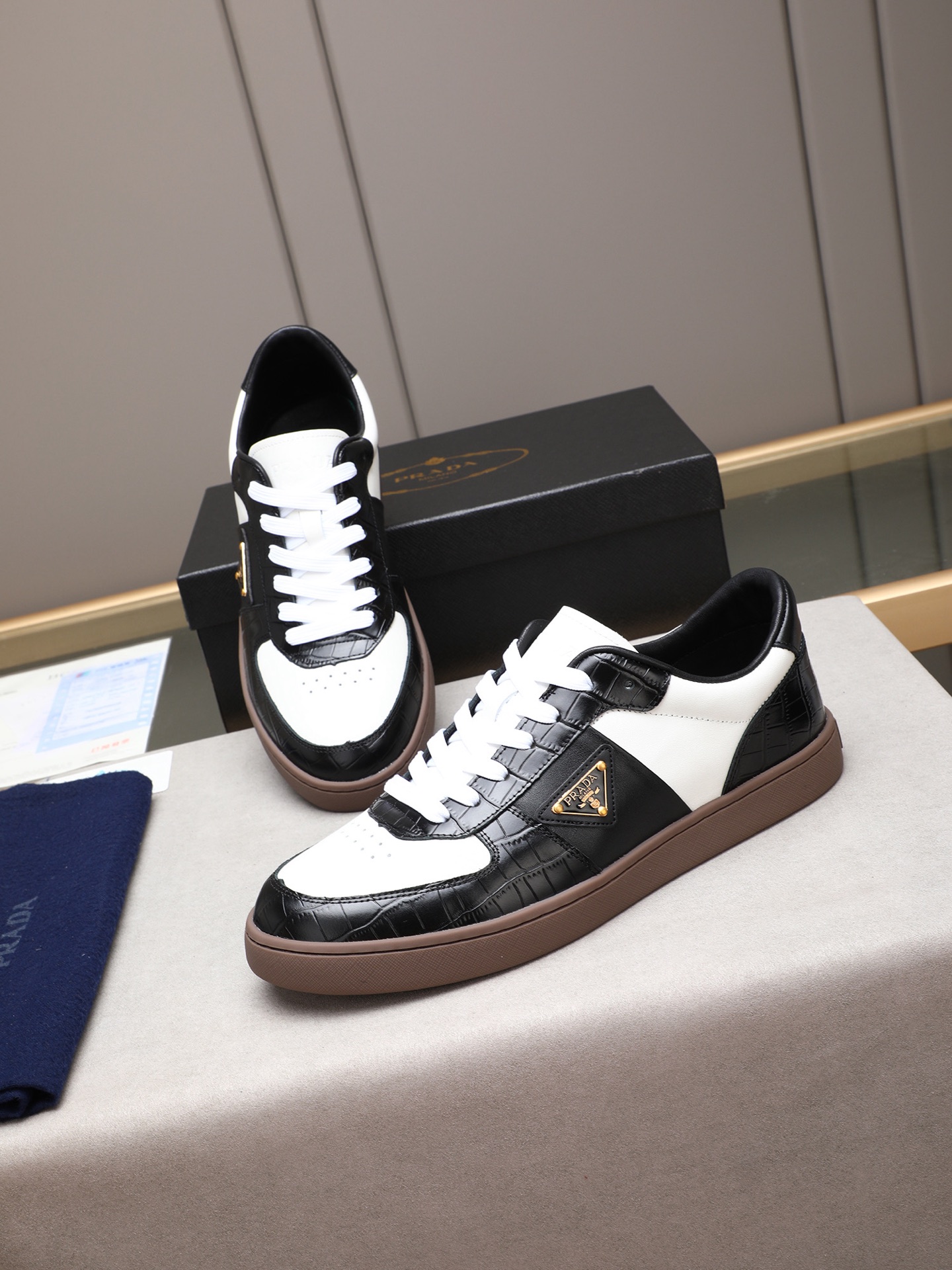 Prada Men's Fashionable Casual Sneakers - Leather, Breathable, Standard Sizes 8 i1746697318686 812 0 6