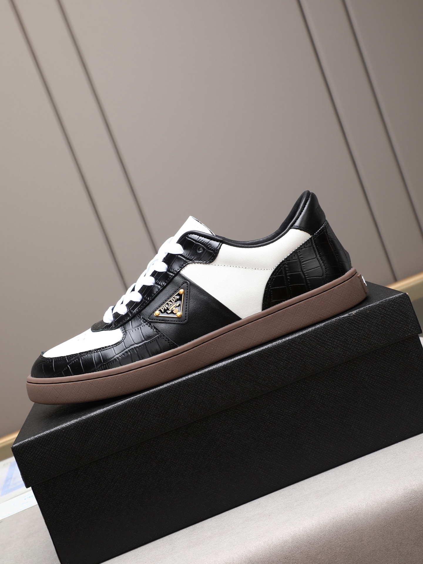 Prada Men's Fashionable Casual Sneakers - Leather, Breathable, Standard Sizes 7 i1746697318707 9368 0 5