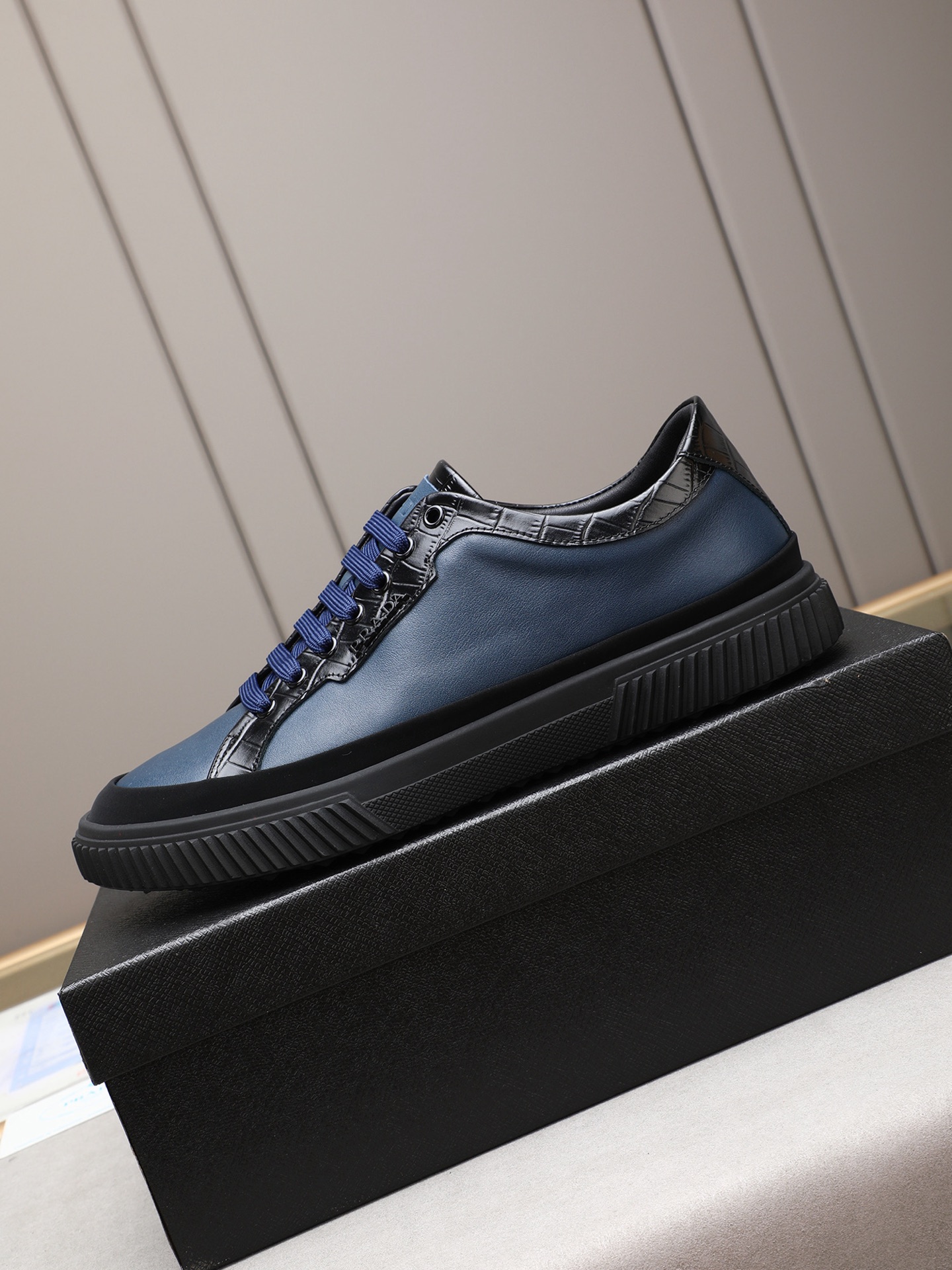 Prada Men's Blue Leather Low-Top Sneakers, Fashionable & Comfortable Shoes 6 i1746697459400 249 0 4