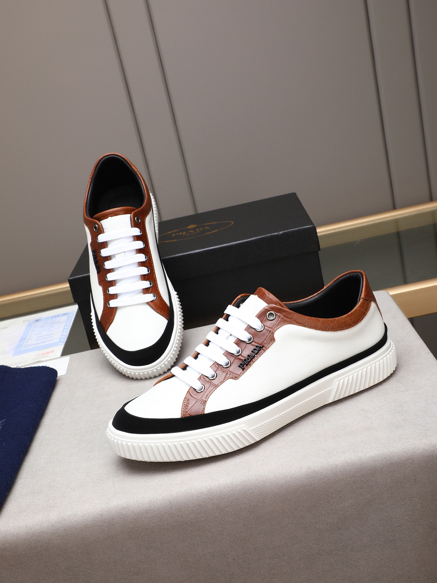 Prada Men's Leather Low-Top Sneakers Casual Fashion Sneakers. 8 i1746697589435 7707 0 6