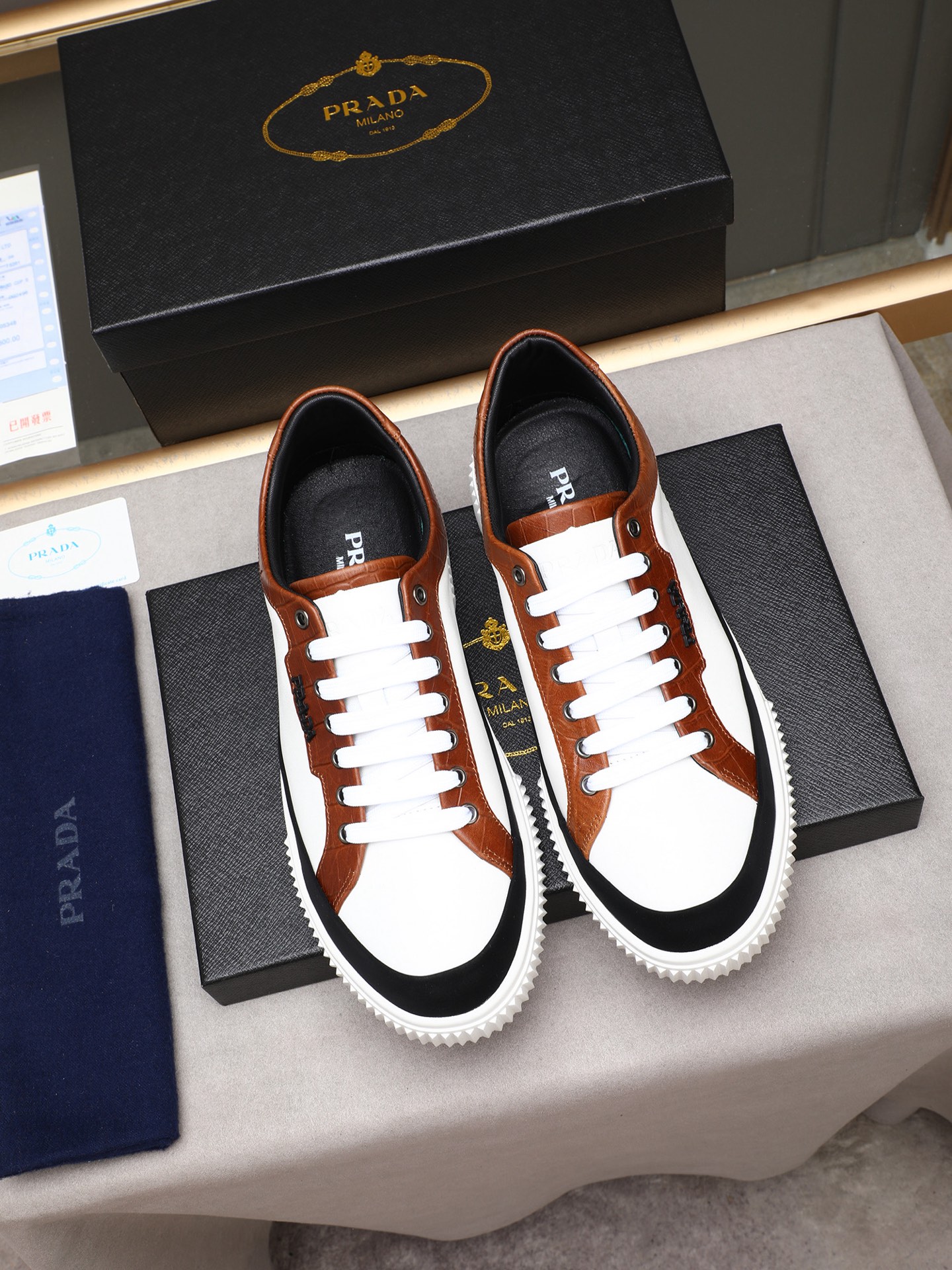 Prada Men's Leather Low-Top Sneakers Casual Fashion Sneakers. 10 i1746697589458 8378 0 8