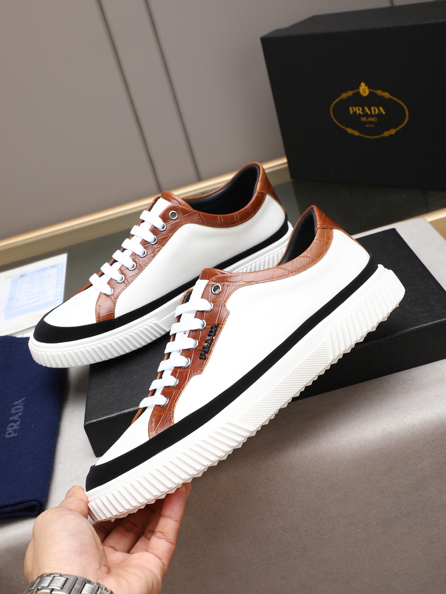 Prada Men's Leather Low-Top Sneakers Casual Fashion Sneakers. 3 i1746697589462 8776 0 1