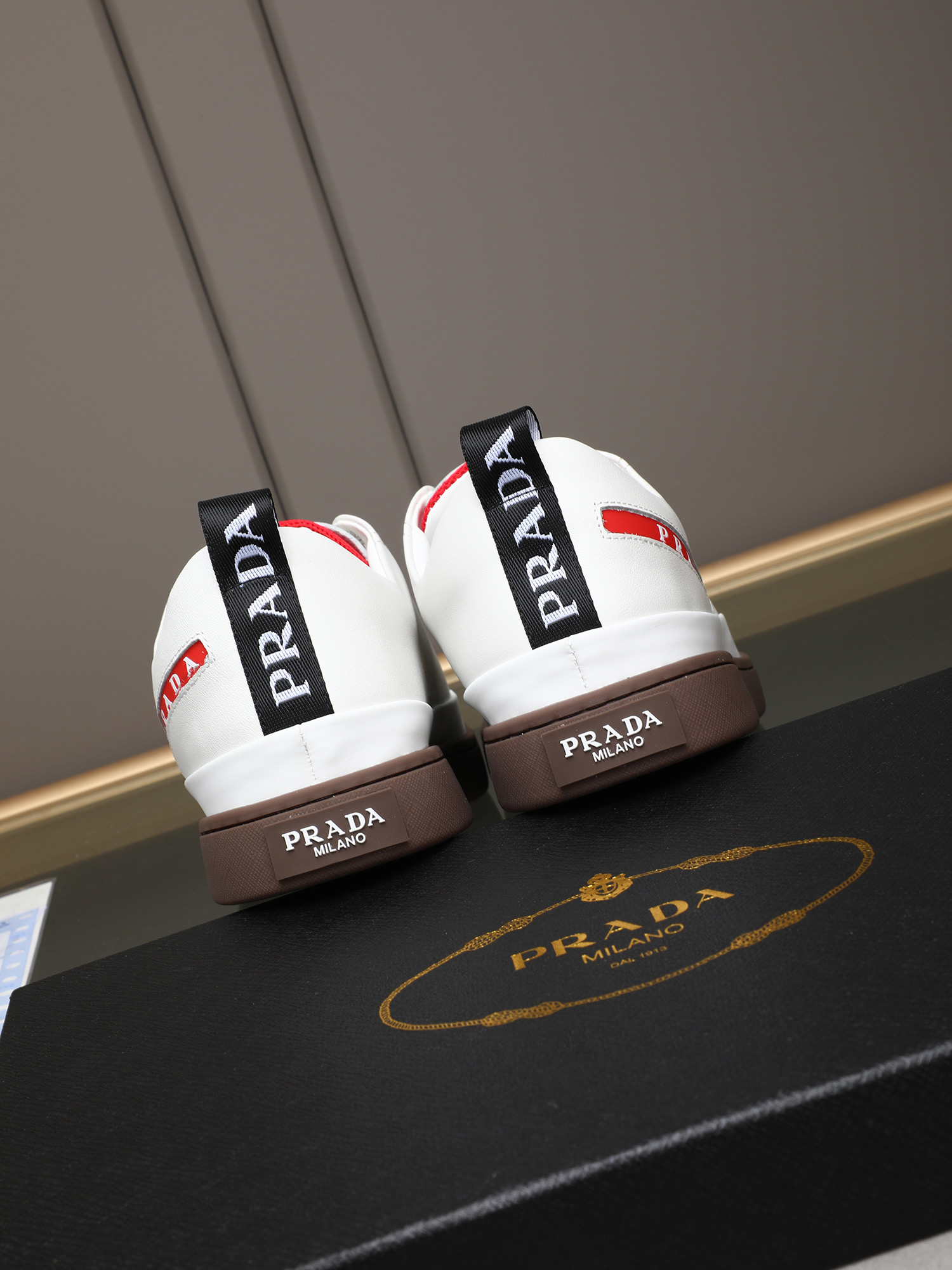 Prada Men's White Leather Low-Top Sneakers Casual Fashion Sneakers 6 i1746697845749 6020 0 4