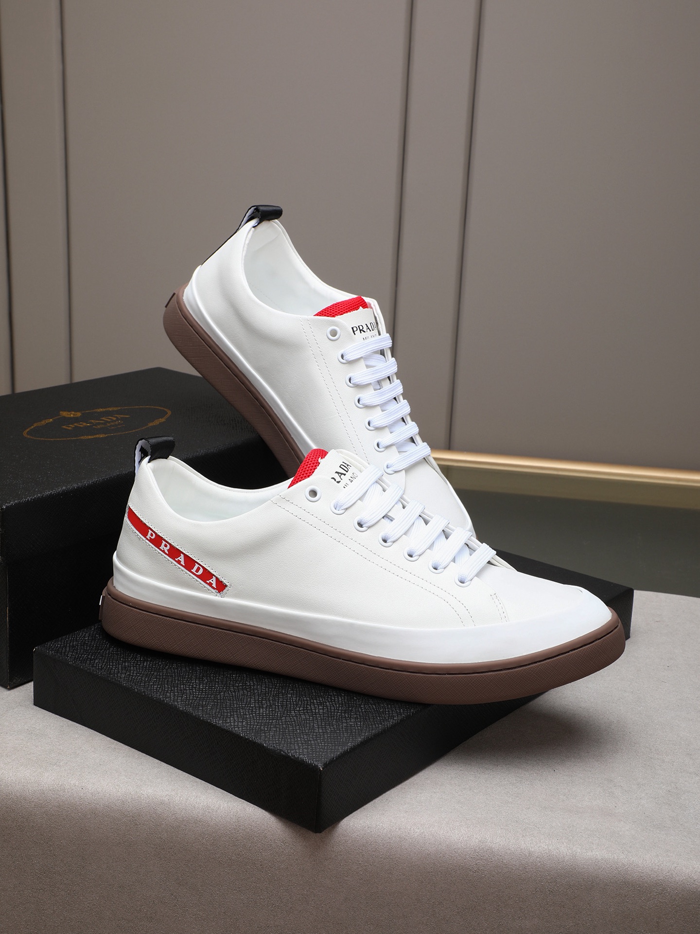 Prada Men's White Leather Low-Top Sneakers Casual Fashion Sneakers 5 i1746697845931 7641 0 3