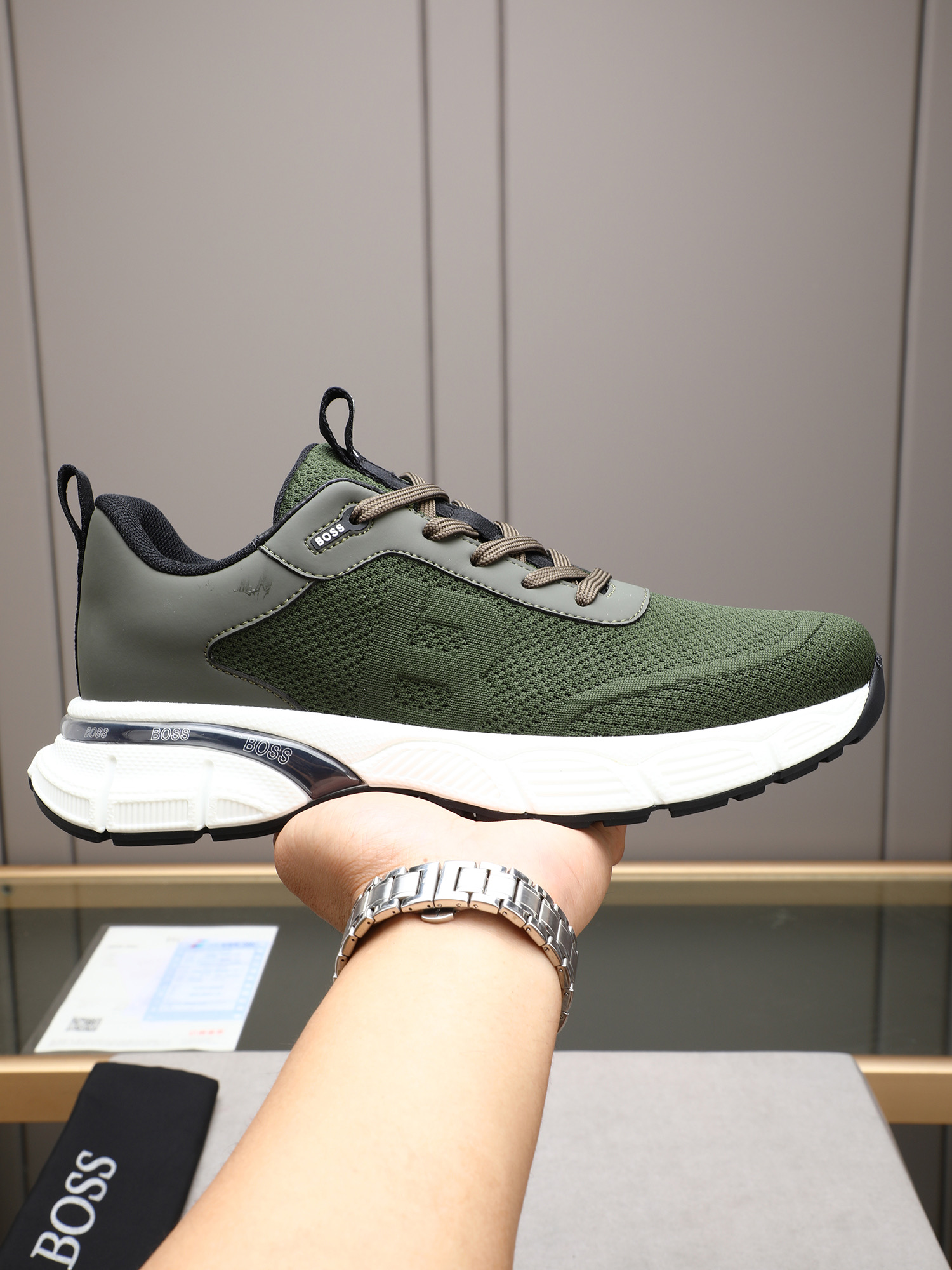 NO:589946,P【BOSS】Original classic casual shoes. This model is the official flagship model. It has 1:1 quality and is made by famous original factory designers. It is made of imported fly woven spliced ​​cowhide and comfortable mesh lining. Perfect last shape, generous and fashionable design, multi-color optional!  Code number 39–44 (45 46 customized),,cowhide19860909P【BOSS】原版经典款休闲鞋本款是官方主打经典款,1:1质量,原厂名师制作,采用进口飞织拼接牛皮舒适网布内里.完美楦型,大方时尚的设计,多色可选！码数39–44(45 46定做),,cowhide,Men's shoes