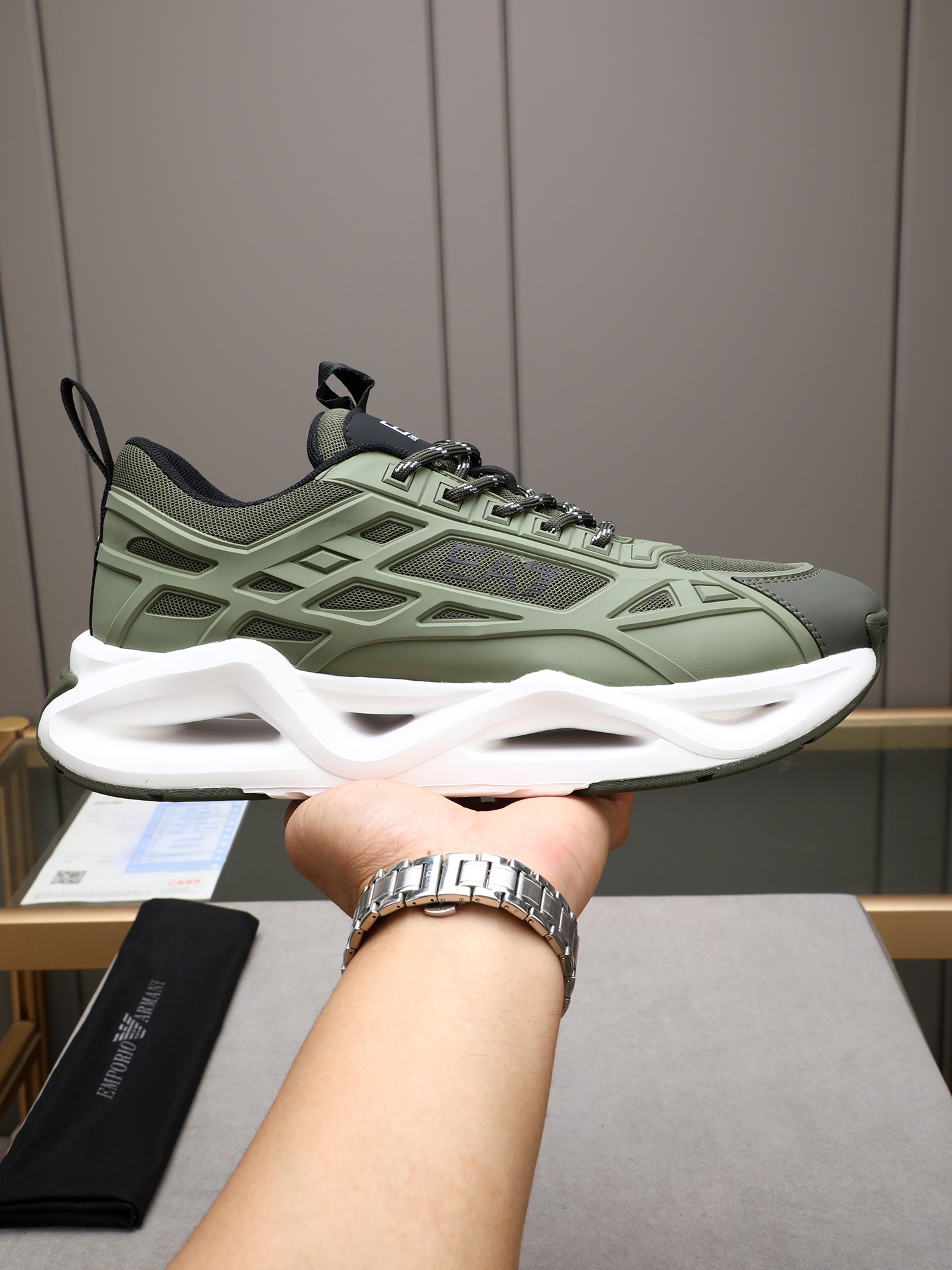 NO:284225,P Latest Armani men's casual sneakers, imported glue-on joints, pure cotton breathable net, soft and comfortable on the feet, TPU big soles feel light!  Size38-44 (45 46 customized), Armani,sneakers19860909P 最新阿玛尼男士休闲运动鞋,进口滴胶接拼,纯棉透气网里不闷脚 上脚柔软舒适 TPU大底脚感轻便！ Size38-44(45 46定做),,armani,sneakers,Men's shoes