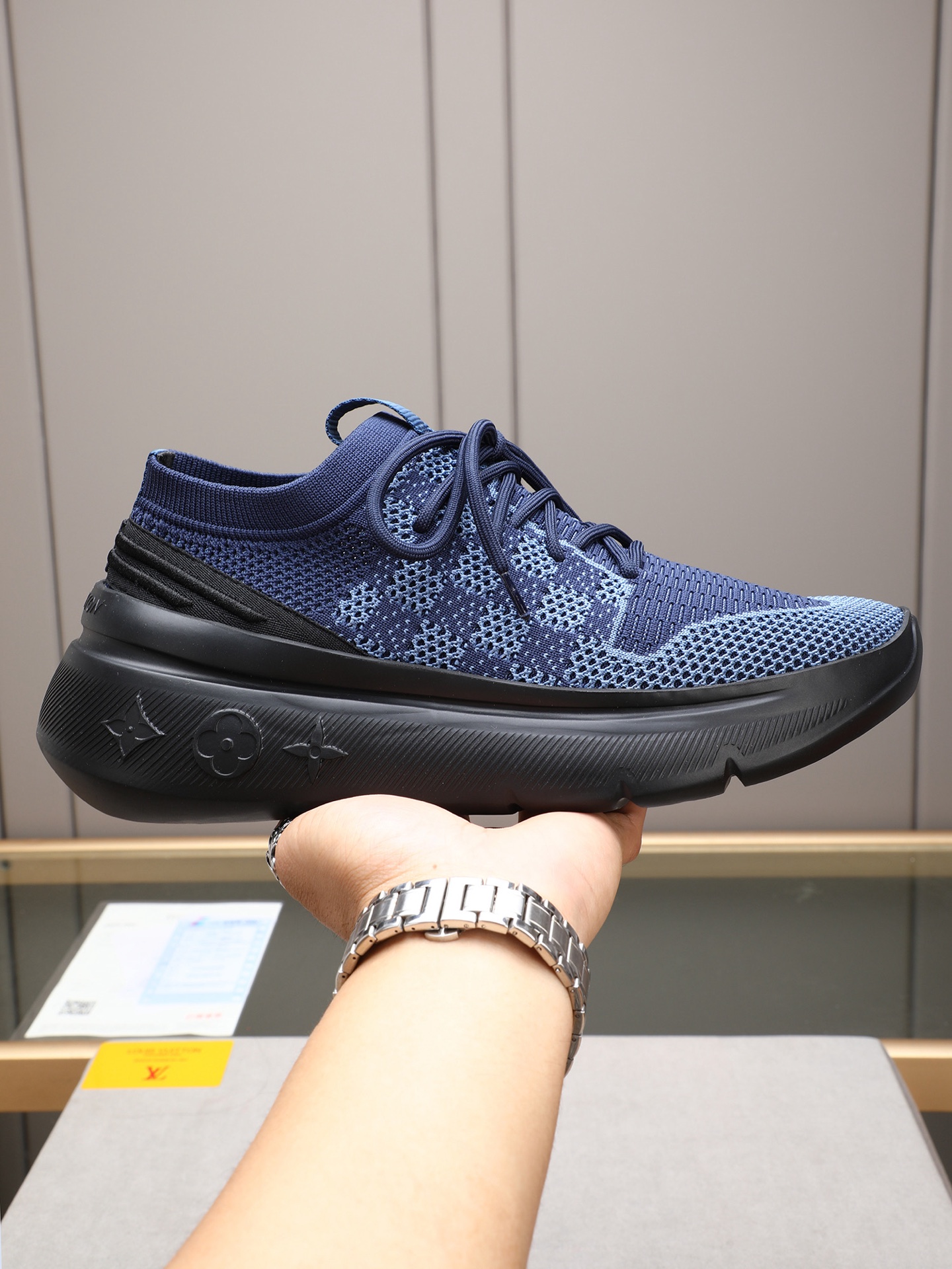 NO:284192,P Louis Vuitton 2025 new Louis Vuitton lace-up series!  The complex flying weaving technology on the upper is now popular. The counter LV shape embossed splicing original pattern, original raw materials, fabrics, and original flying weaving!  Customized from the original version of Nei Li!  11 large bottom mold opening!  Foamed outsole!  38-44 (45 custom made), louis vuitton,louis vuitton,louis vuitton19860909P Louis Vuitton路易威登2025新款Louis Vuitton系带系列！鞋面复杂飞织工艺现已火爆登场,专柜LV形状压花拼接原图案,原版原材料,面料,原版飞织！内里原版订制！11大底开模！发泡大底！38-44（45订做）,,louis vuitton,louis vuitton,louis vuitton,Men's shoes