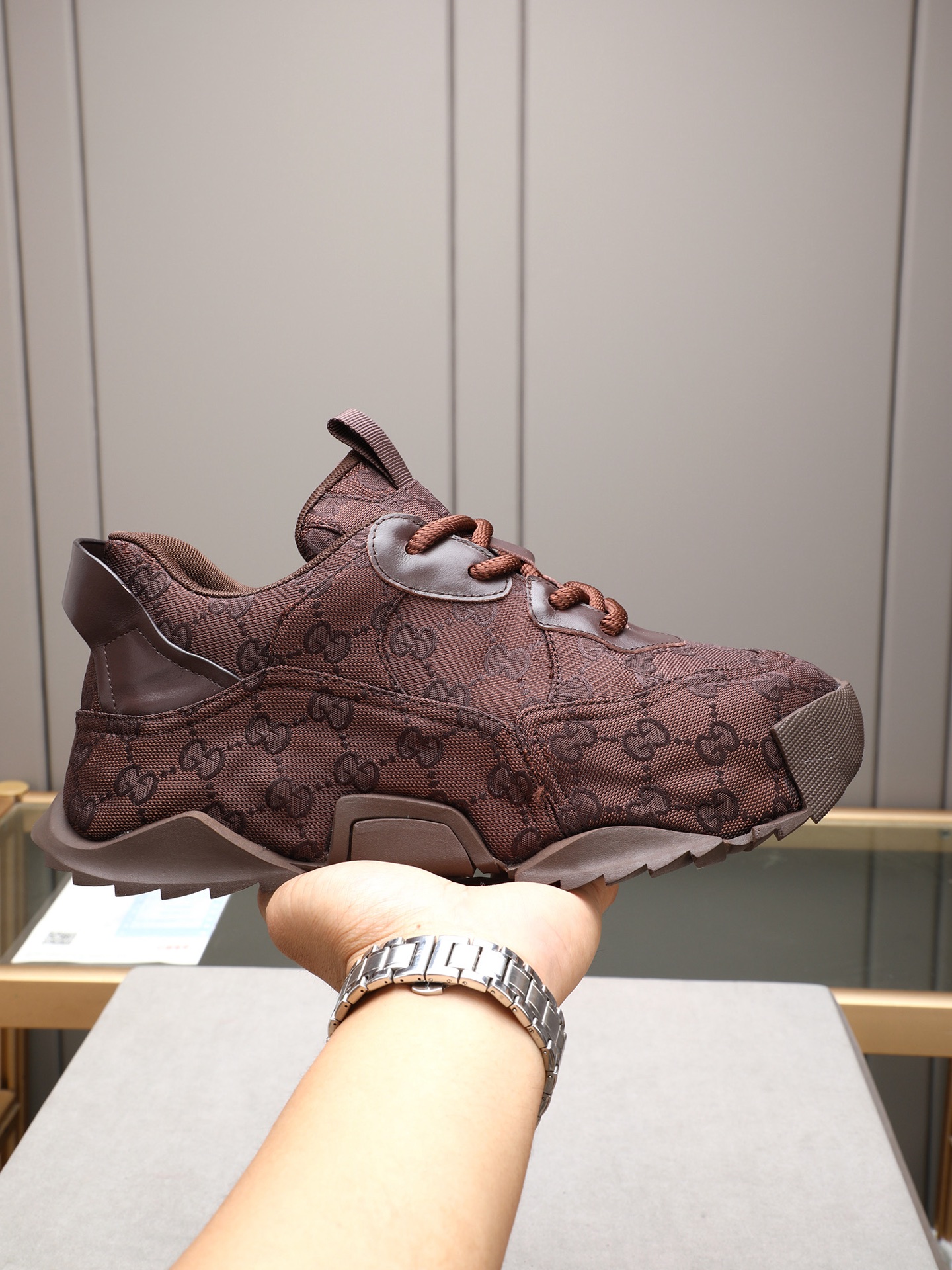NO:833373,P Gucci has novel and fashionable styles, and the upper is made of imported cowhide + Gucci special materials!  Super trendy design!  It’s eye-catching!  The leather is soft, delicate, shiny and translucent, showing the ultimate hand-made craftsmanship, and the mesh upper and feet are soft, comfortable and breathable!  Size39-44 (38 45 customized),,cowhide19860909P 古奇款式新颖时尚,鞋面采用进口牛皮+ 古奇专用材料！超潮设计！让人眼前一亮！皮质柔软细腻光泽透亮,彰显极致纯手工工艺,网里上脚柔软舒适透气！Size39-44（38 45定制）,,cowhide,Men's shoes