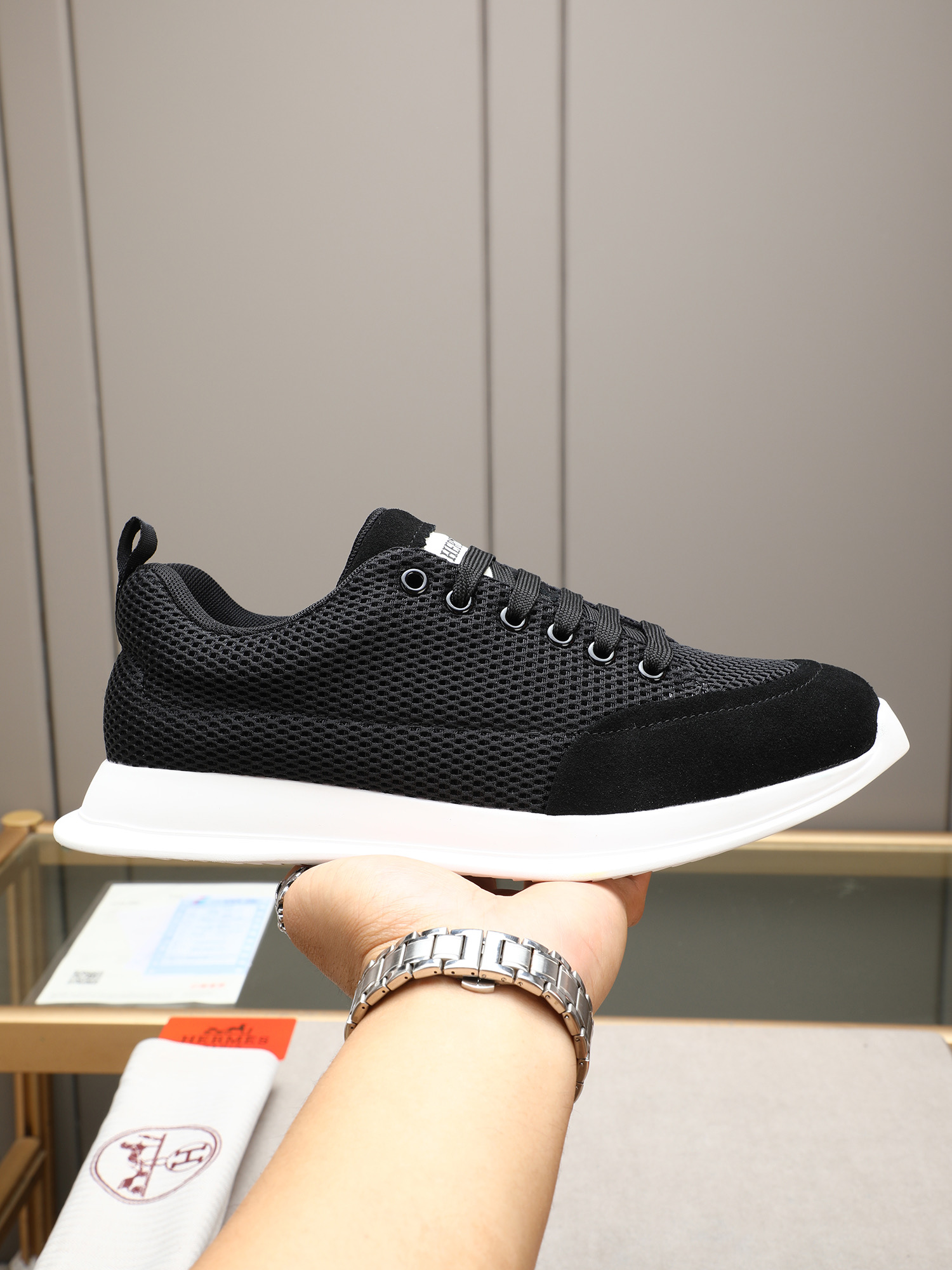 NO:347389,PHERME* Hermes sneakers, men's casual sneakers, high-end mesh fabric with cowhide on the upper, imported material, full texture, light sole!  Create a versatile and fashionable style. Number of codes 38-44 (45 customized), hermes, hermes, sneakers, cowhide19860909PHERME* 爱马仕运动鞋,男士休闲运动鞋,鞋面牛皮拼接高端网布打造,进口材质,质感十足,轻盈鞋底！打造百搭时尚风格. 码数38-44(45定做),,hermes,hermes,sneakers,cowhide,Men's shoes