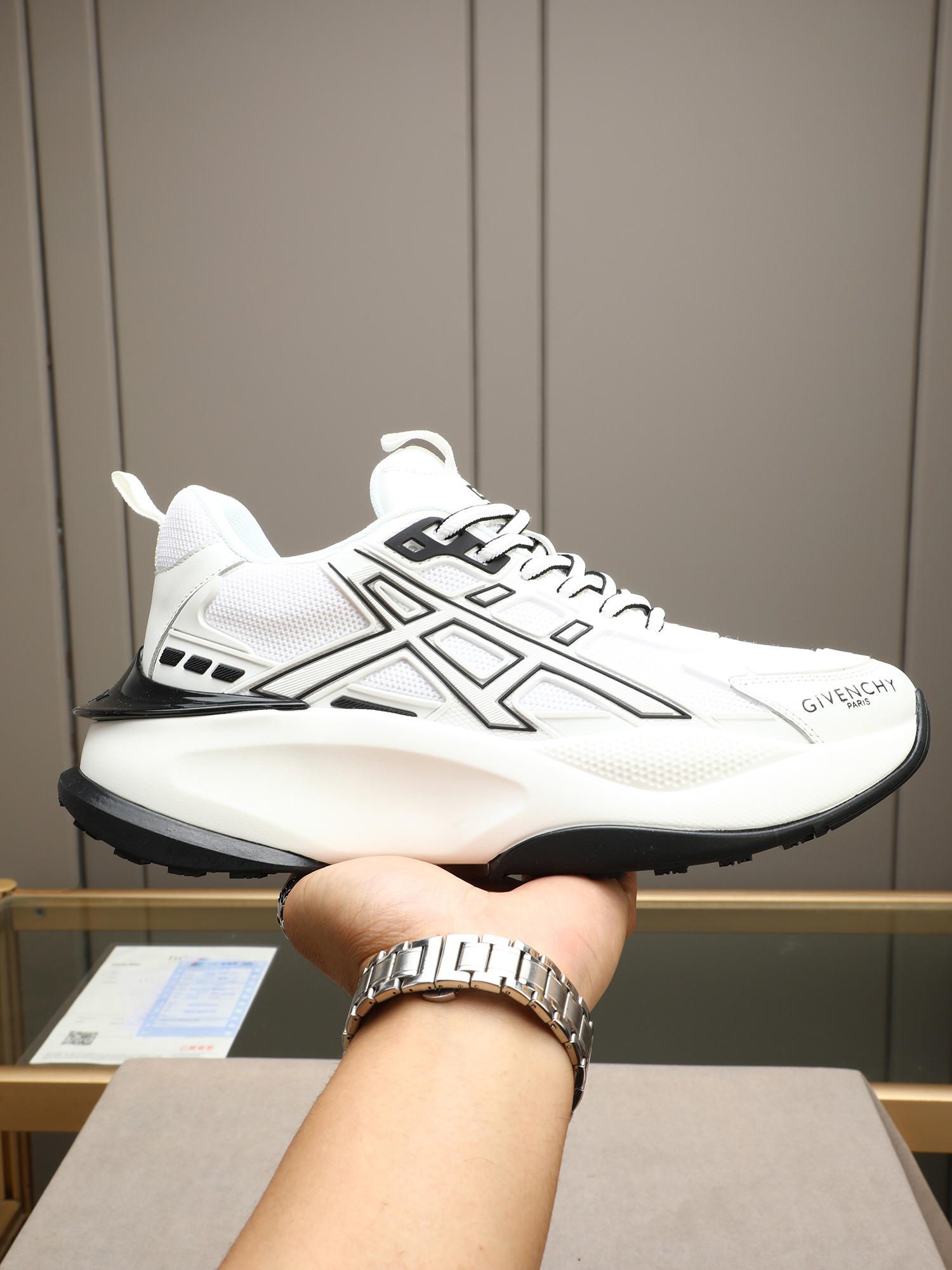 NO:345848,P Gv *y~Givenchy. New GIV 1 men's thick-soled heightened casual sneakers, high-quality calfskin spliced ​​and breathable mesh on the upper!  The footwork is handsome and stylish, with 4CM height and enhancement of aura. The shoe body is contrasting and spliced ​​with 4G LOGO logo and three-dimensional GIVENCHY logo. The lightweight TPU foamed sole makes the feet feel light and comfortable!  Size39-44 (45 custom made), given , given , given , given , sneakers , cowhide19860909P Gv *y～纪梵希.全新GIV 1男士厚底增高休闲运动鞋,鞋面高品质小牛皮拼接透气网面制成！上脚效果帅气有型,增高4CM,提升气场,鞋身撞色拼接设计,饰有4G LOGO标志和立体GIVENCHY标志.轻质TPU发泡大底,脚感轻便舒适！ Size39-44（45定做）,,givenchy,givenchy,sneakers,cowhide,Men's shoes