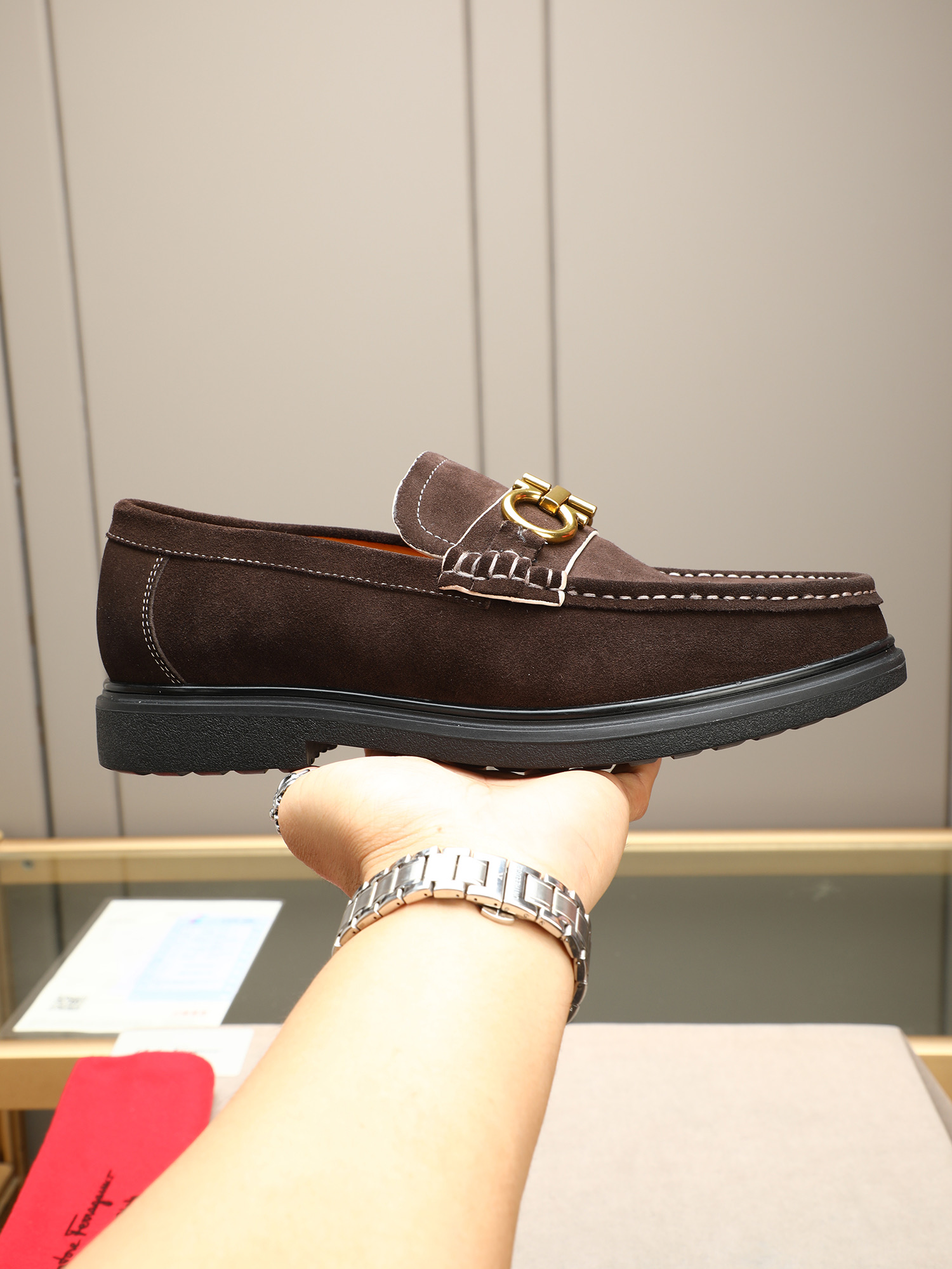 NO:346801,P Fila Men's Casual Leather Shoes Atmospheric Original Cover Last Model!  Simple, luxurious and elegant, the first choice for successful men. The first imported material is top-level original cowhide + leather. Private mold opening bottom!  Domineering and noble and luxurious.38 39 40 41 42 43 44 (45 customized), cowhide19860909P 菲拉男士休闲皮鞋 大气原版套楦型！简约奢华大气,成功男士首选 材质进口顶级原版头层牛皮+皮里.私家开模大底！霸气尊贵奢华.38 39 40 41 42 43 44（45定做）,,cowhide,Men's shoes