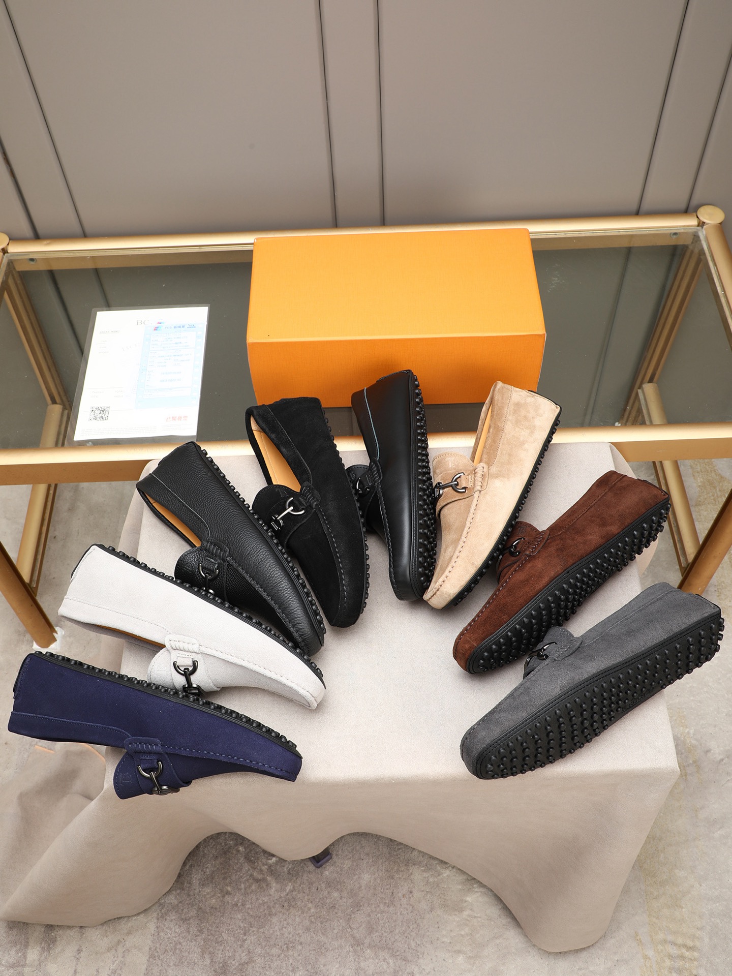 PP280  TOD‘S 高端经典男士豆豆鞋，官网同步，高端品质，顶级版本，原版全套包装
      进口头层小牛皮＋ 水染牛皮内里， 新款配饰扣
        黑色，深灰色，蓝色，咖啡色，铁灰色，白色，军绿色，蛋黄色，红色，浅灰色，杏色
         Size：38-44(45 46定做)现货