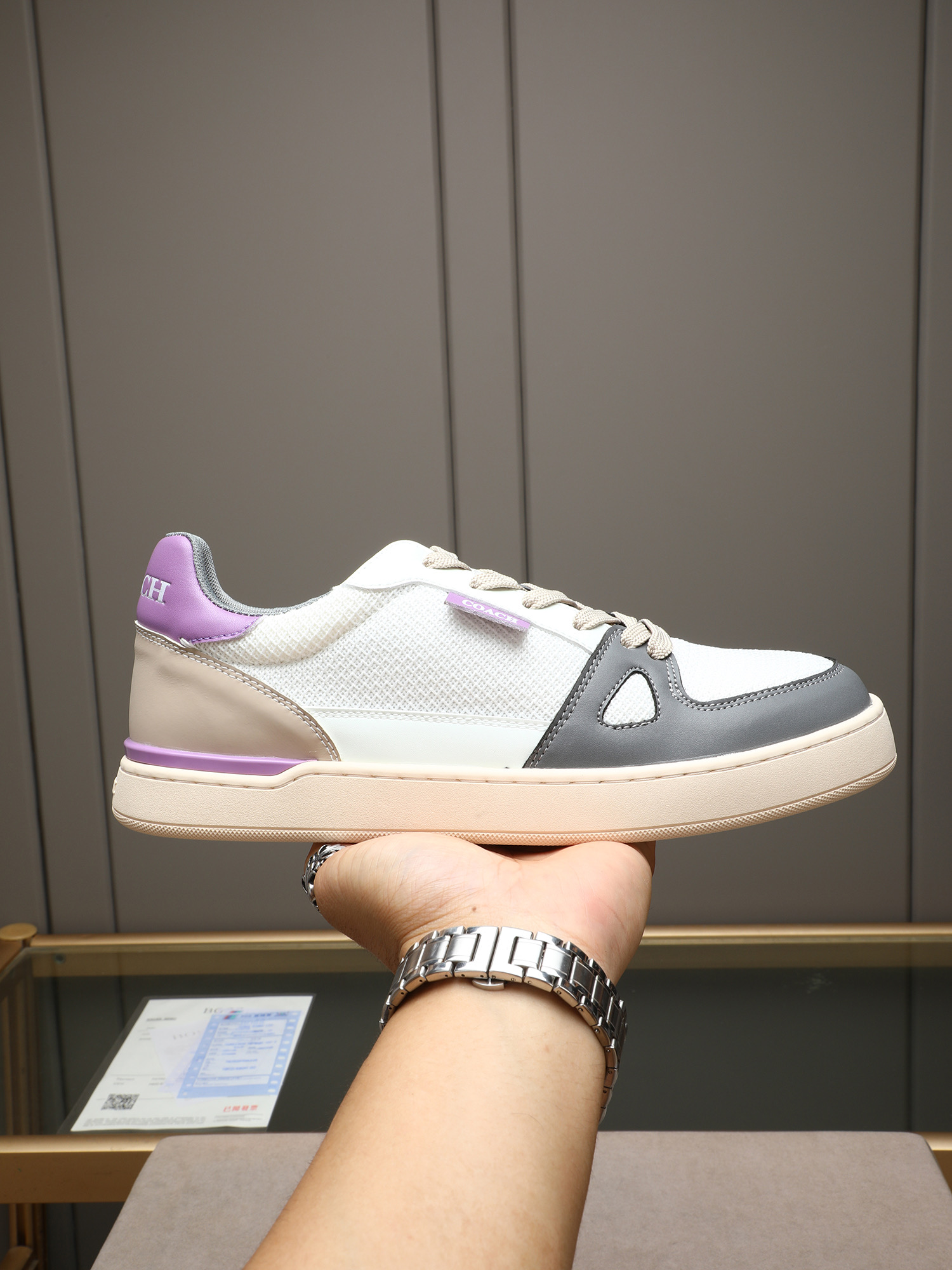 NO:354022,P COACH first layer Coach special material!  High-end and atmospheric, adding visual layering, more casual and fashionable, showing a fresh and vibrant side, and the inner breathable net is in the net!  Comfortable on the feet, soft and breathable, large sole original foam and wear-resistant large sole, color sizes 38, 39, 40, 41, 42, 43, 44 standard codes (customized for 45),,coach,coach,cowhide19860909P COACH蔻驰头层牛皮蔻驰专用材料！高端大气,增添视觉上的层次感,更加休闲时尚,展现出清新活力的一面,内里透气网里 ！上脚舒适,柔软透气,大底原版发泡耐磨大底,颜色尺码38、39、40、41、42、43、44标准码（45定做）,,coach,coach,cowhide,Men's shoes