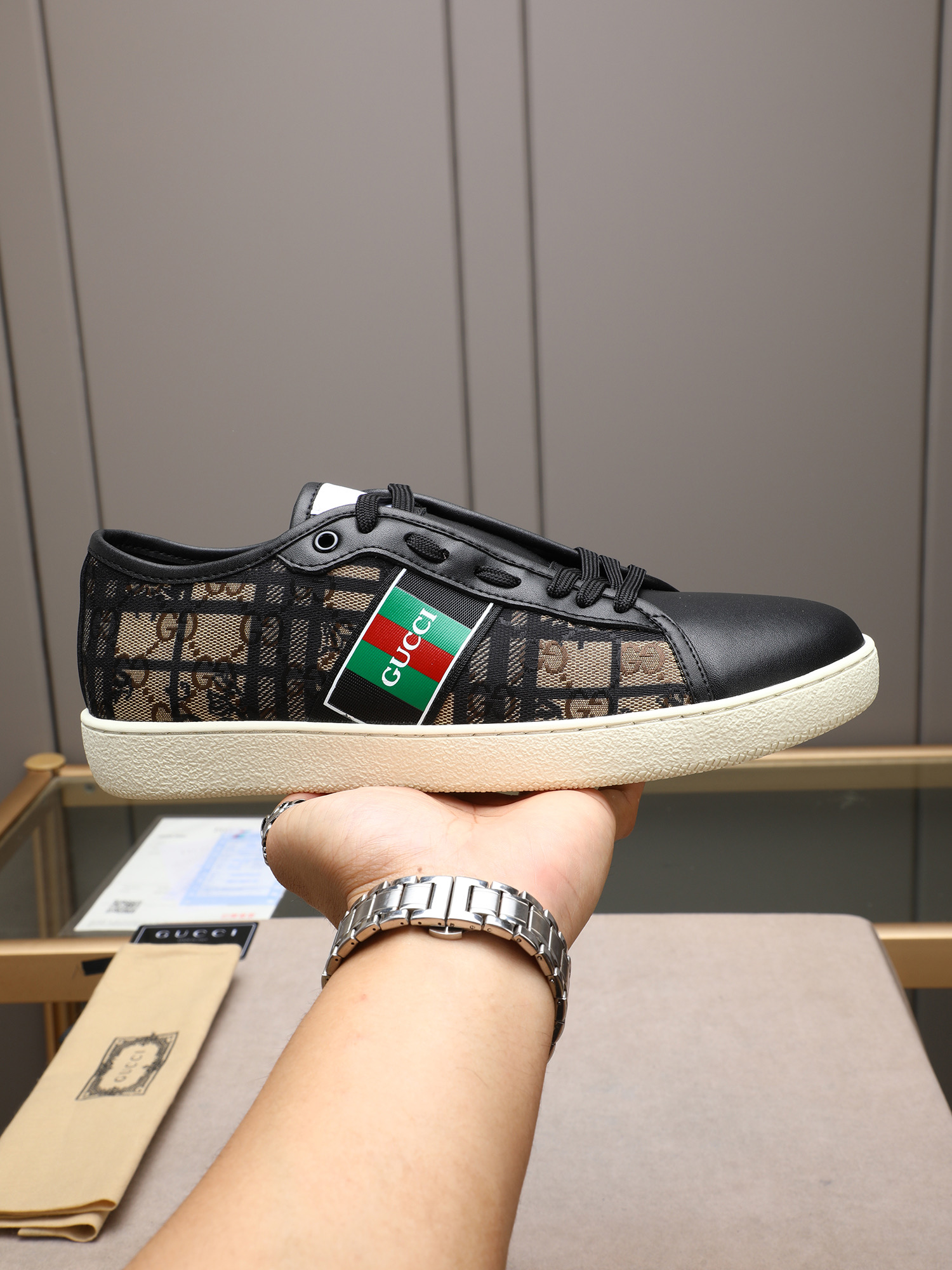 NO:348880,P Guqi imported cowhide waterproof fabric leather original non-slip, wear-resistant, light and soft sole, style category men's casual shoes, trendy style, comfortable to wear, color real picture color 38-44 (customized for 45),,cowhide19860909P 古奇进口牛皮防水布料 皮里 原版防滑耐磨轻便柔软大底 款式类别男士休闲鞋 搭潮流款 上脚舒服 颜色实物图片色38-44码(45定做),,cowhide,Men's shoes