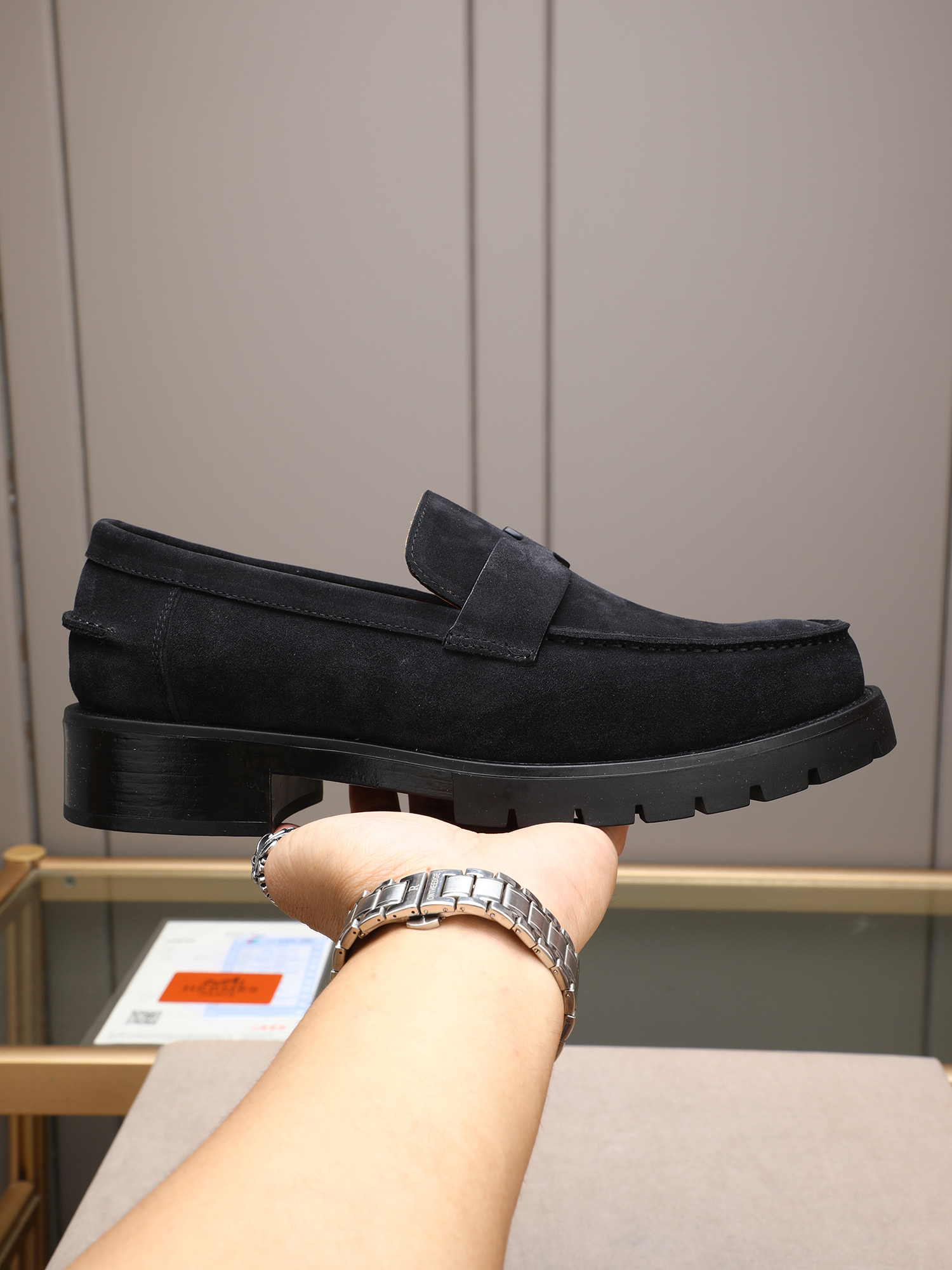 NO:351684,P Fila Men's Casual Leather Shoes Atmospheric Original Cover Last Model!  Simple, luxurious and elegant, the first choice for successful men. The first imported material is top-grade original first layer of matte cowhide leather + leather. Private molded and large bottom!  Domineering and noble and luxurious.38 39 40 41 42 43 44 (45 customized), cowhide19860909P 菲拉男士休闲皮鞋 大气原版套楦型！简约奢华大气,成功男士首选 材质进口顶级原版头层磨砂牛皮+皮里.私家开模大底！霸气尊贵奢华.38 39 40 41 42 43 44（45定做）,,cowhide,Men's shoes