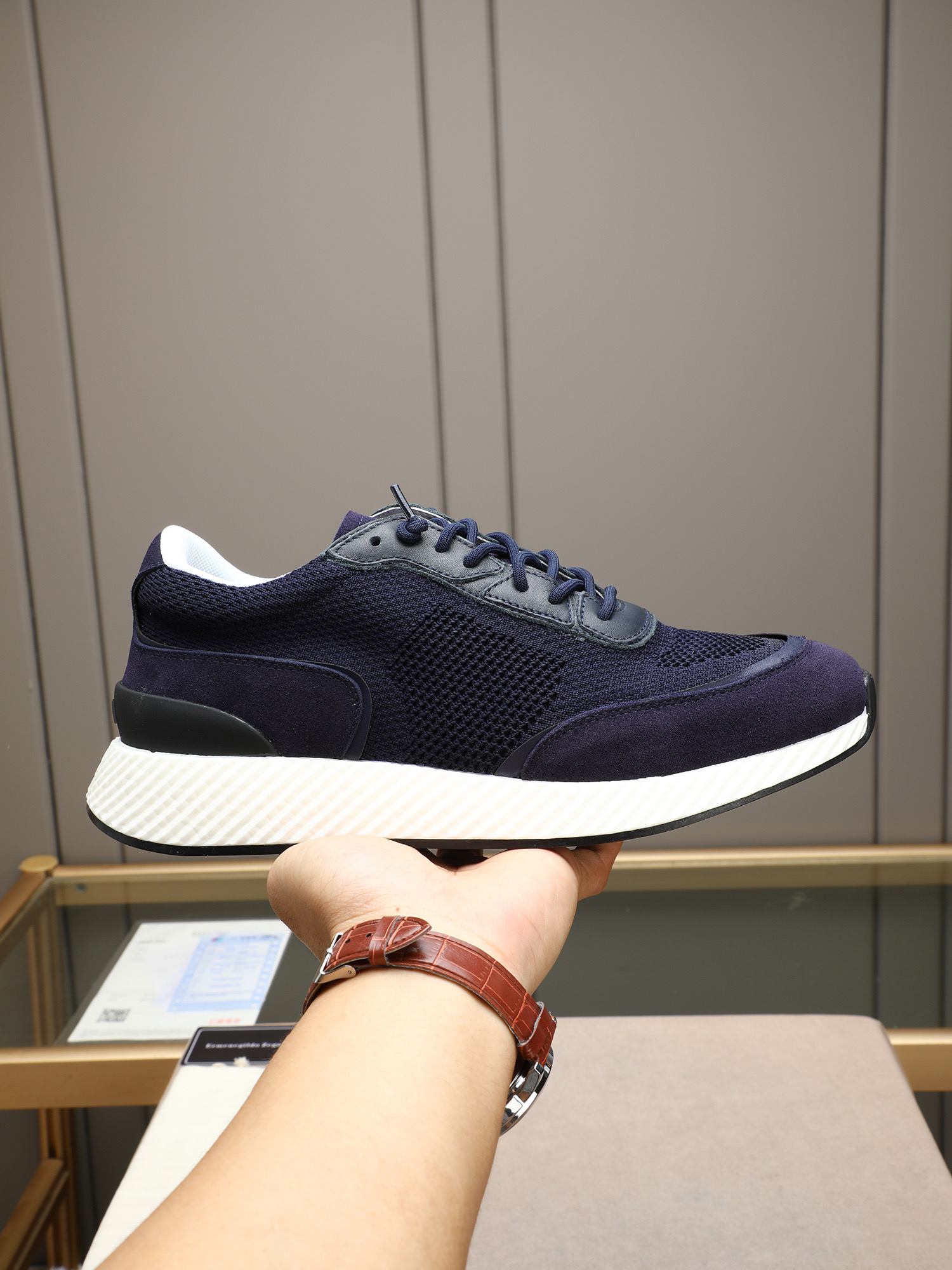 NO:354154,P Zenia official website new model, male god casual sneakers series come in sync with counter, upper imported Italian cowhide high-density flying weaving classic layout, men's demeanor, original sole is specially supplied with original sole, exclusive movable molding sole is super comfortable, original order goods, number of 38-44 (can be ordered 45) two colors, zegna, sneakers, cowhide19860909P 杰尼亚官网新款,男神休闲运动鞋系列来袭专柜同步,鞋面意大利进口牛皮高密度飞织经典版面男士风度,鞋底原厂特供原版底,独家活动成型底超级舒适,原厂跟单货,码数 38-44（可订45）两色选,,zegna,sneakers,cowhide,Men's shoes