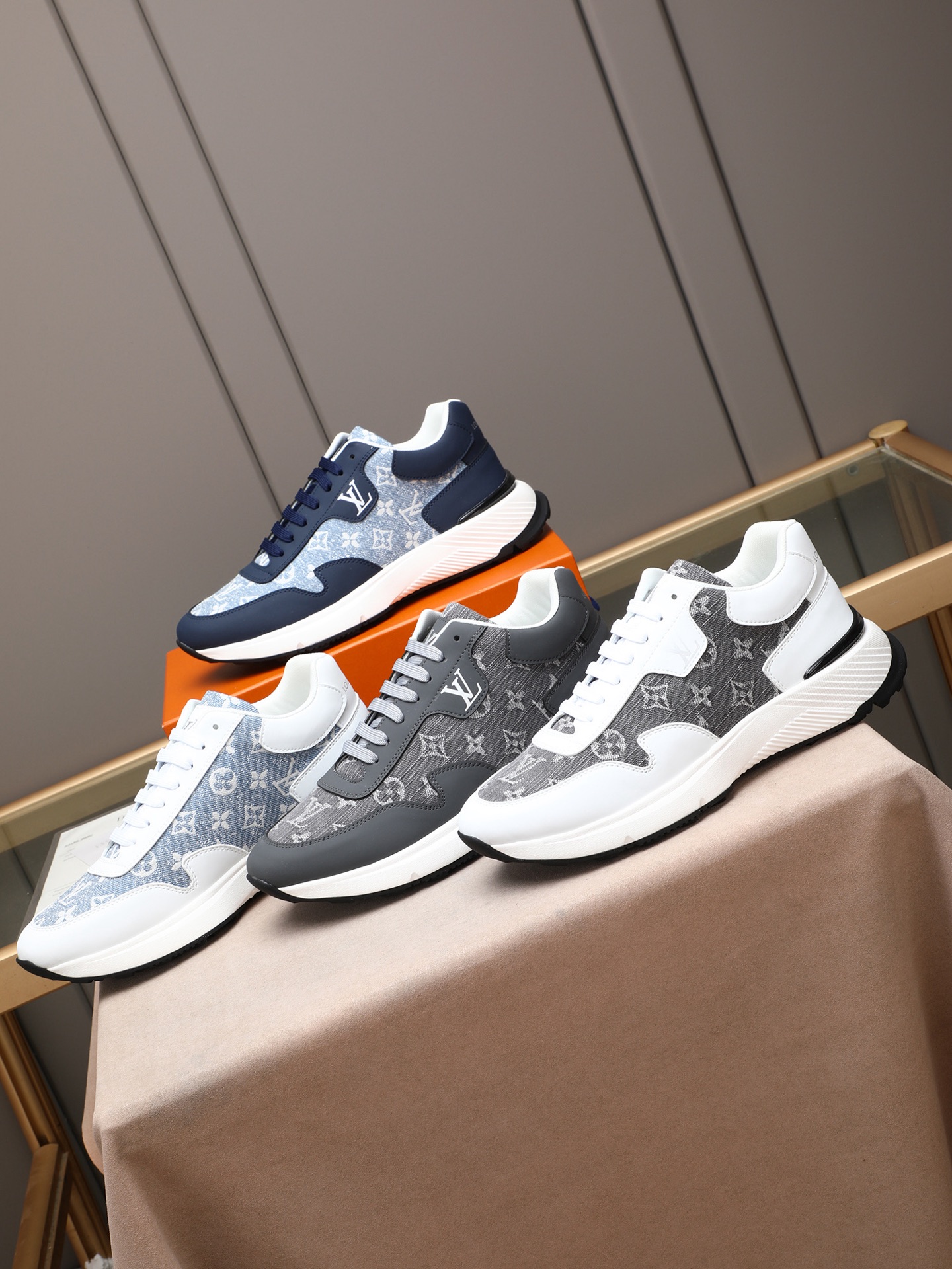 LOUIS VUITTON PP528 牛皮スニーカー