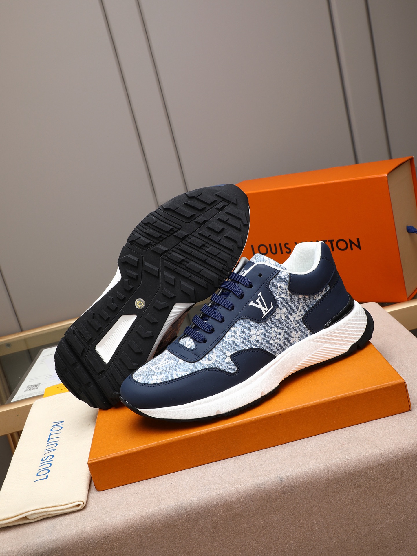 LOUIS VUITTON PP528 - 原版牛皮のスタイリッシュなシューズ