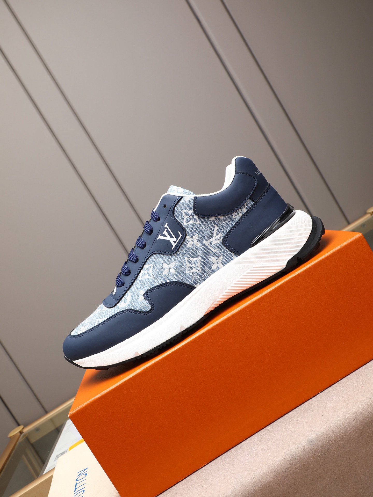 LOUIS VUITTON PP528 - 原版牛皮のスタイリッシュなシューズ