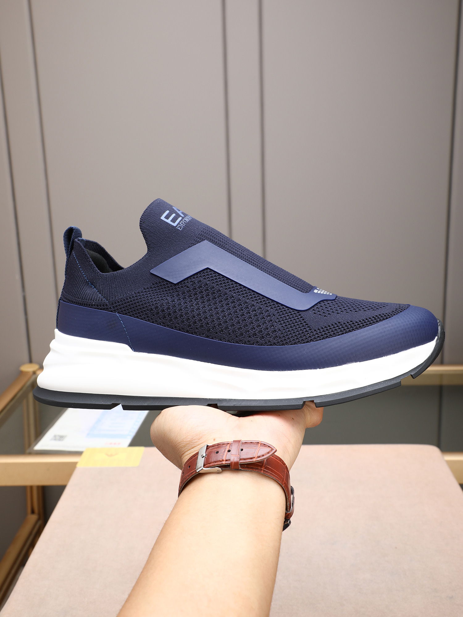 NO:744414,P Armani's high-end hot model, counter 1 design, the face is made of high-elastic fly knit + cowhide TPU outsole, which is easy to put on, light, comfortable and elastic, trendy and fashionable!  !  !  Multiple colors to choose from!  Code number 38-44 (45 46 customized), armani, cowhide19860909P阿玛尼高端劲爆款 专柜1设计 面部采用高弹力飞织+牛皮TPU大底,上脚方便,轻盈舒适有弹力,新潮时尚！！！多色选！码数38-44（45 46定做）,,armani,cowhide,Men's shoes