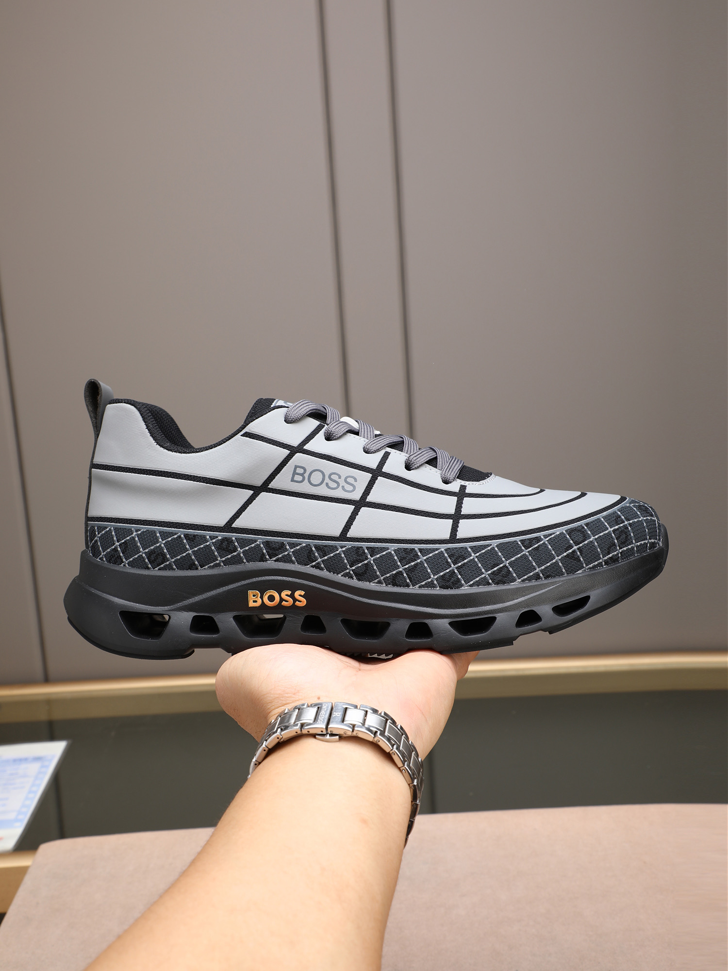 NO:352835,P BOSS men's casual sports shoes, imported glue-on joints, pure cotton breathable net, not stuffy in the foot, soft and comfortable on the foot, TPU big soles feel light!  Size38-44(45 custom made),,sneakers19860909P BOSS男士休闲运动鞋,进口滴胶接拼,纯棉透气网里不闷脚 上脚柔软舒适 TPU大底脚感轻便！ Size38-44(45 定做),,sneakers,Men's shoes