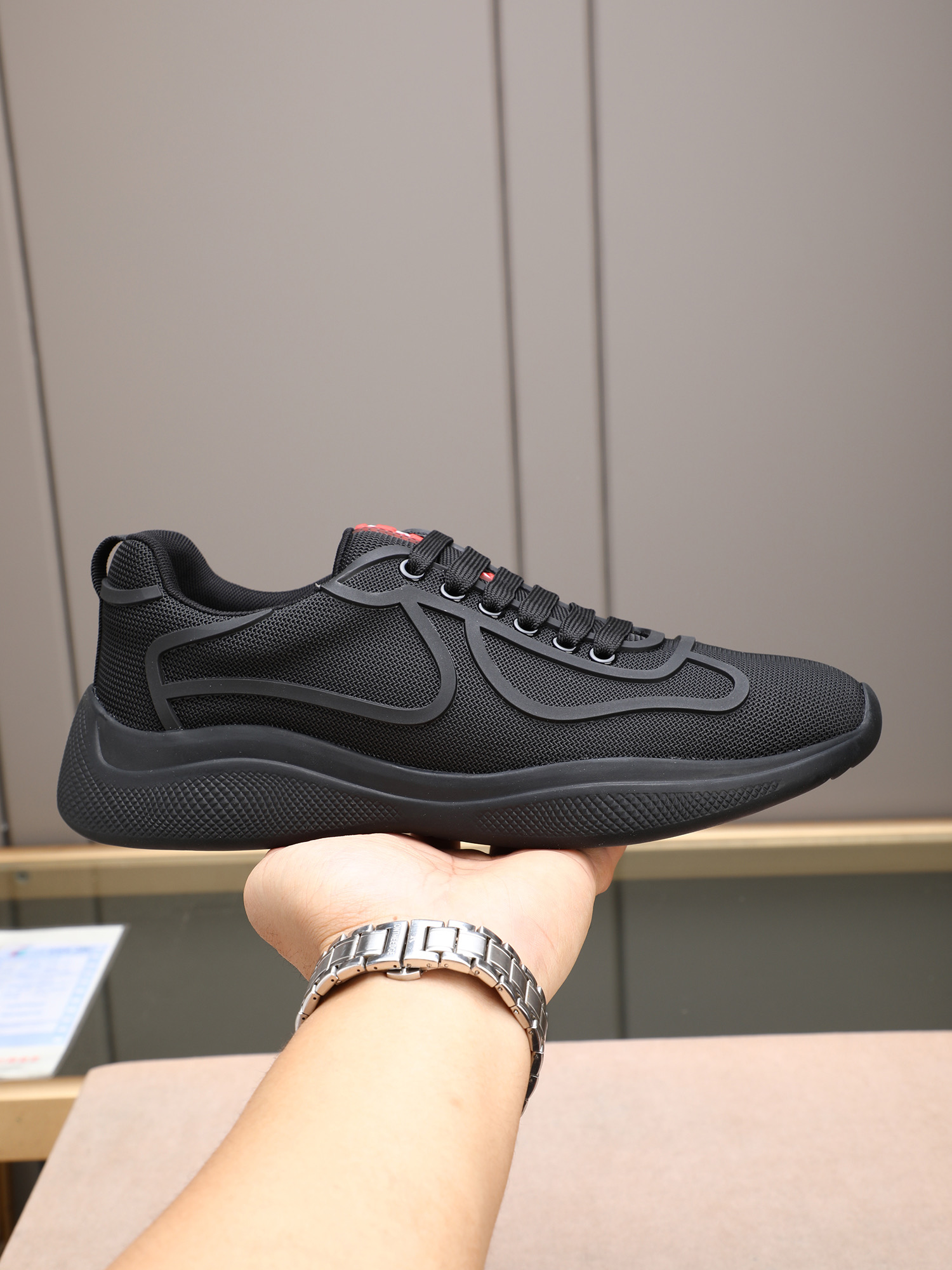 NO:352851,P PRADA/Prada men's lace-up casual sneakers, imported glue-dropped breathable mesh to create soft, comfortable and breathable tongue decoration PRADA brand letter logo. Rubber thick sole echoes the red-labeled tongue. The style is fashionable and elegant, and the details are exquisite. A casual sneaker with super fashionable feet. Excellent breathability!  Size38-44 (45 46 customized), prada, prada, sneakers19860909P PRADA/普拉达男士系带休闲运动鞋,鞋面进口滴胶透气网面打造 柔软舒适透气 鞋舌装饰PRADA品牌字母标识 橡胶厚底与红标鞋舌相呼应 款式时尚大方 细节精工细作 一款上脚超洋气的休闲运动鞋 透气性能极佳！ Size38-44（45 46定做）,,prada,prada,sneakers,Men's shoes