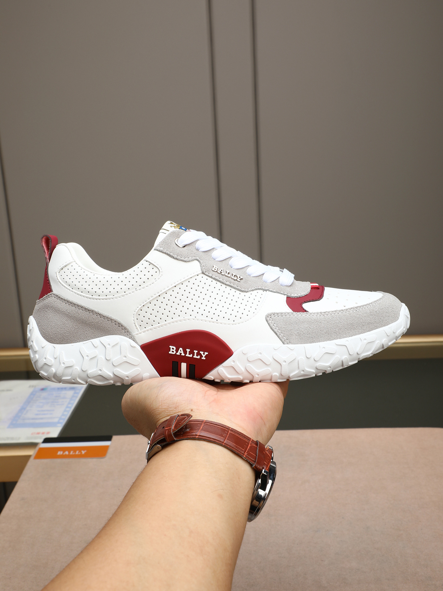 NO:346227,P BALLY/Bali's new casual shoes are made of calfskin splicing, combining elegant style and innovative design. The brand logo on the outer sole is full of modern style, and the tongue is decorated with brand letter logo, which all explains the brand style!  Sheep, private mold rubber sole!  The feet are soft, light, comfortable and durable!  With original box packaging dust bag!  4 colors to choose!  38-44 (45 customized),,bally,cowhide19860909P BALLY/巴利新款休闲鞋,采用小牛皮拼接打造,糅合优雅风范与创新设计.大底外侧品牌Logo标志,摩登风范十足,鞋舌饰有品牌字母徽标,无不阐释品牌格调！羊里,私模橡胶大底！上脚柔软轻便舒适耐看！配原盒包装防尘袋！4色选！38-44（45定做）,,bally,cowhide,Men's shoes