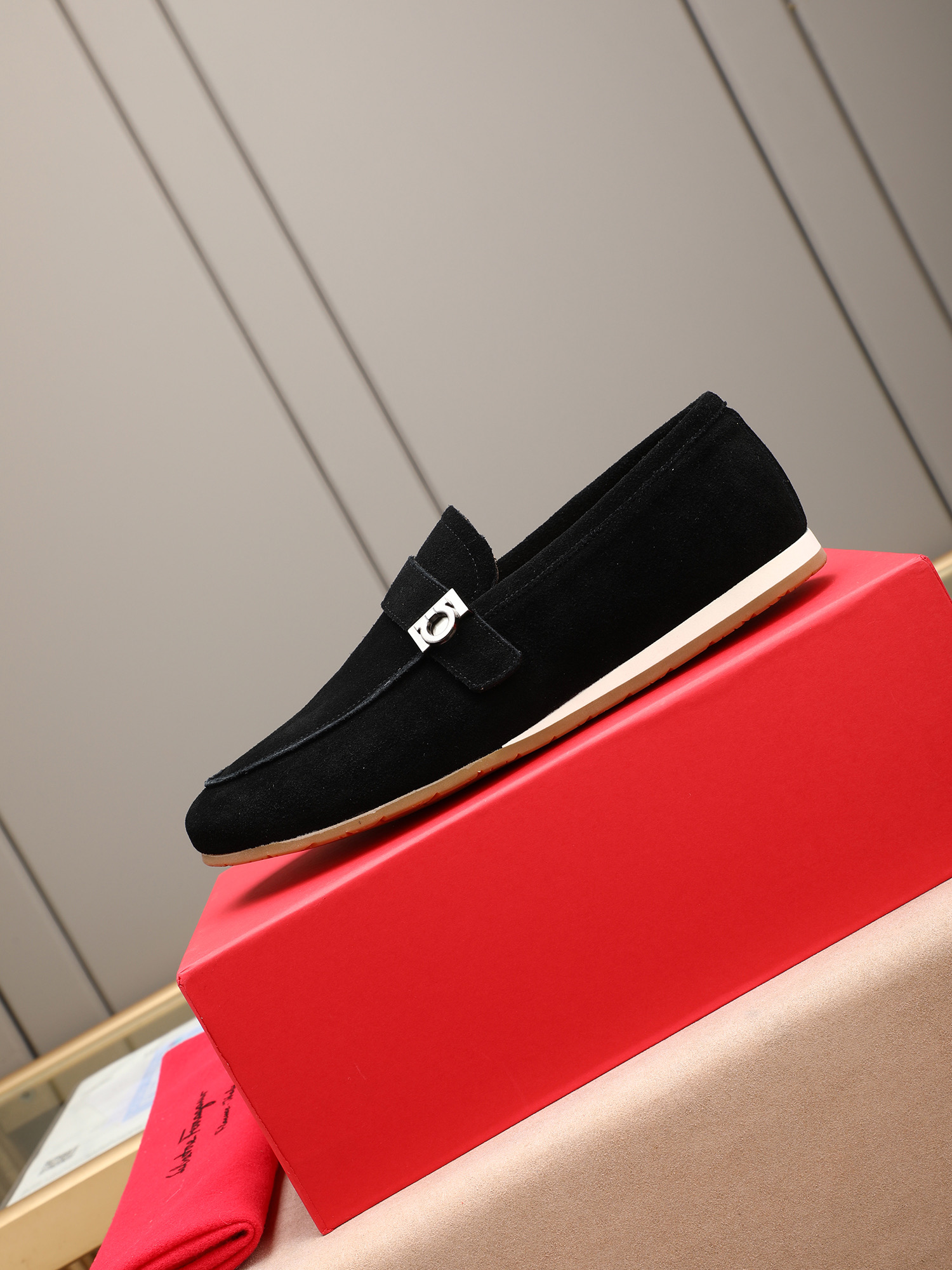 实价310  Ferragam菲拉格慕新款面料采用全进口头层磨砂牛皮，看得见的质感，重工车线，内里本染小牛皮，标配logo牛皮垫脚，大牌体验，上脚柔软舒适，男士臻享，专用防滑耐磨橡胶鞋底，轻松驾驭各种场合, Size：38-44（45定做）