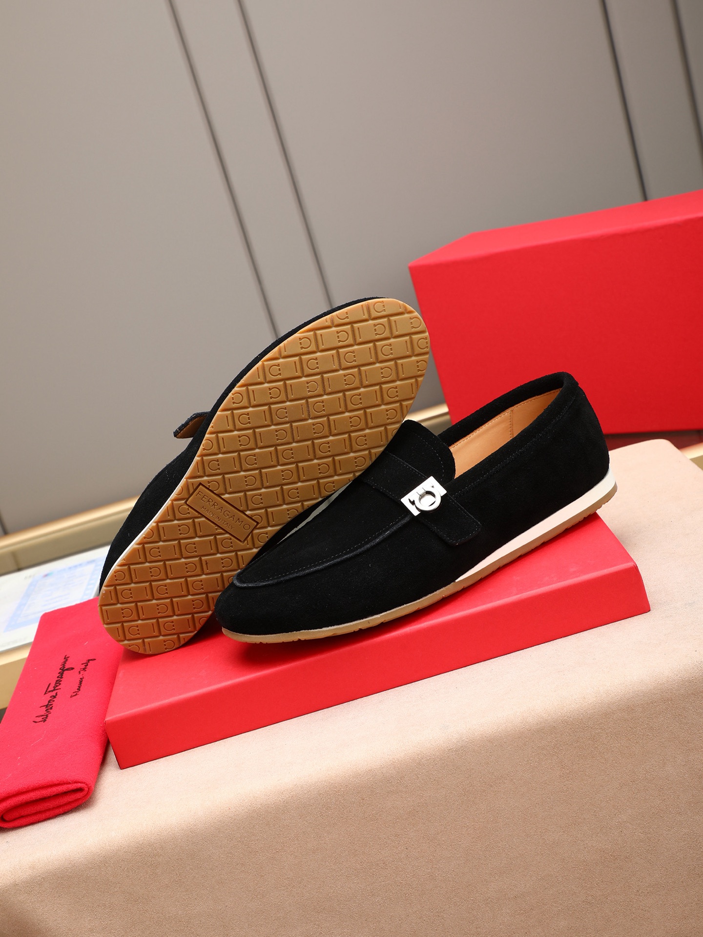 实价310  Ferragam菲拉格慕新款面料采用全进口头层磨砂牛皮，看得见的质感，重工车线，内里本染小牛皮，标配logo牛皮垫脚，大牌体验，上脚柔软舒适，男士臻享，专用防滑耐磨橡胶鞋底，轻松驾驭各种场合, Size：38-44（45定做）