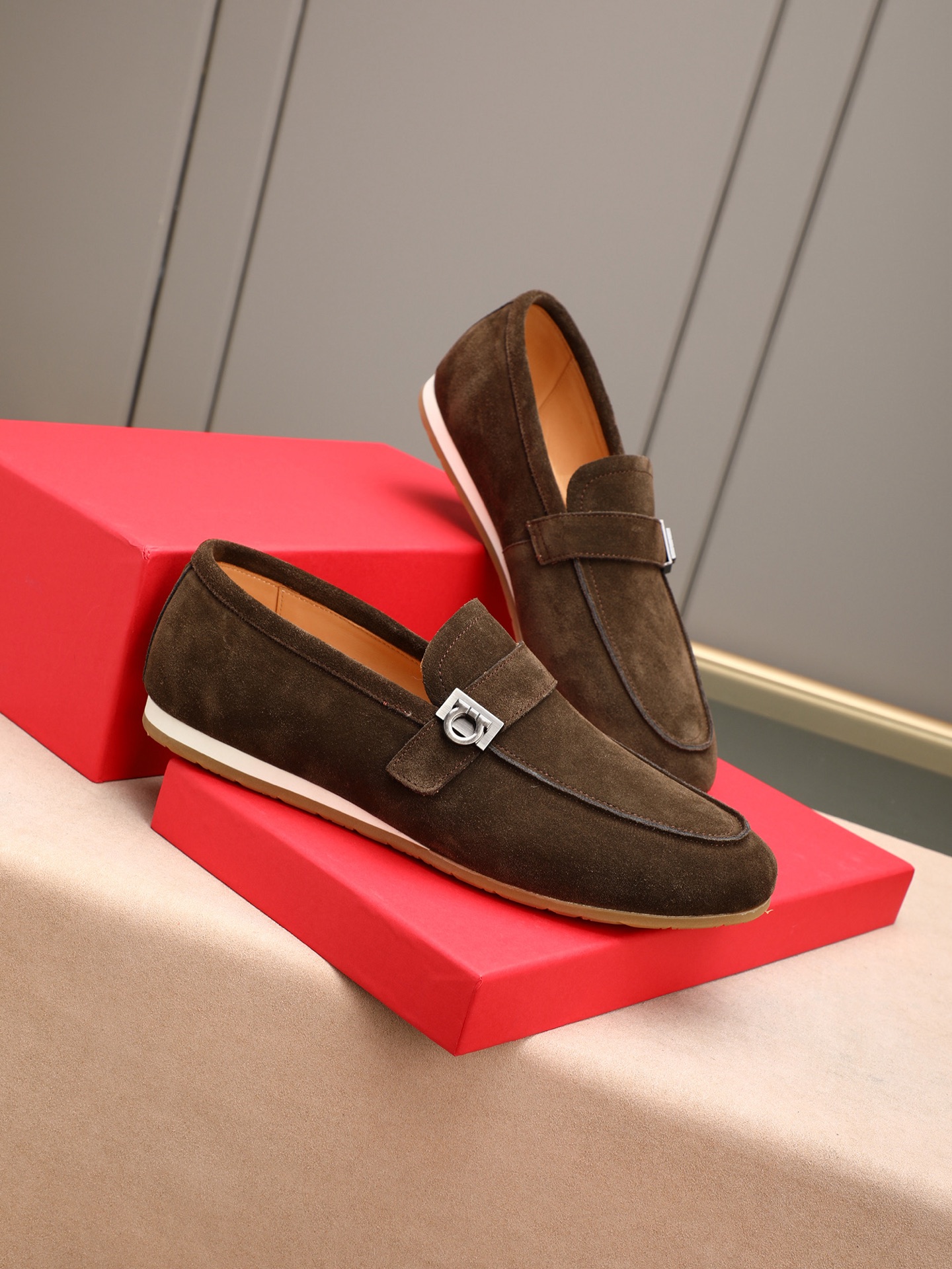 实价310  Ferragam菲拉格慕新款面料采用全进口头层磨砂牛皮，看得见的质感，重工车线，内里本染小牛皮，标配logo牛皮垫脚，大牌体验，上脚柔软舒适，男士臻享，专用防滑耐磨橡胶鞋底，轻松驾驭各种场合, Size：38-44（45定做）