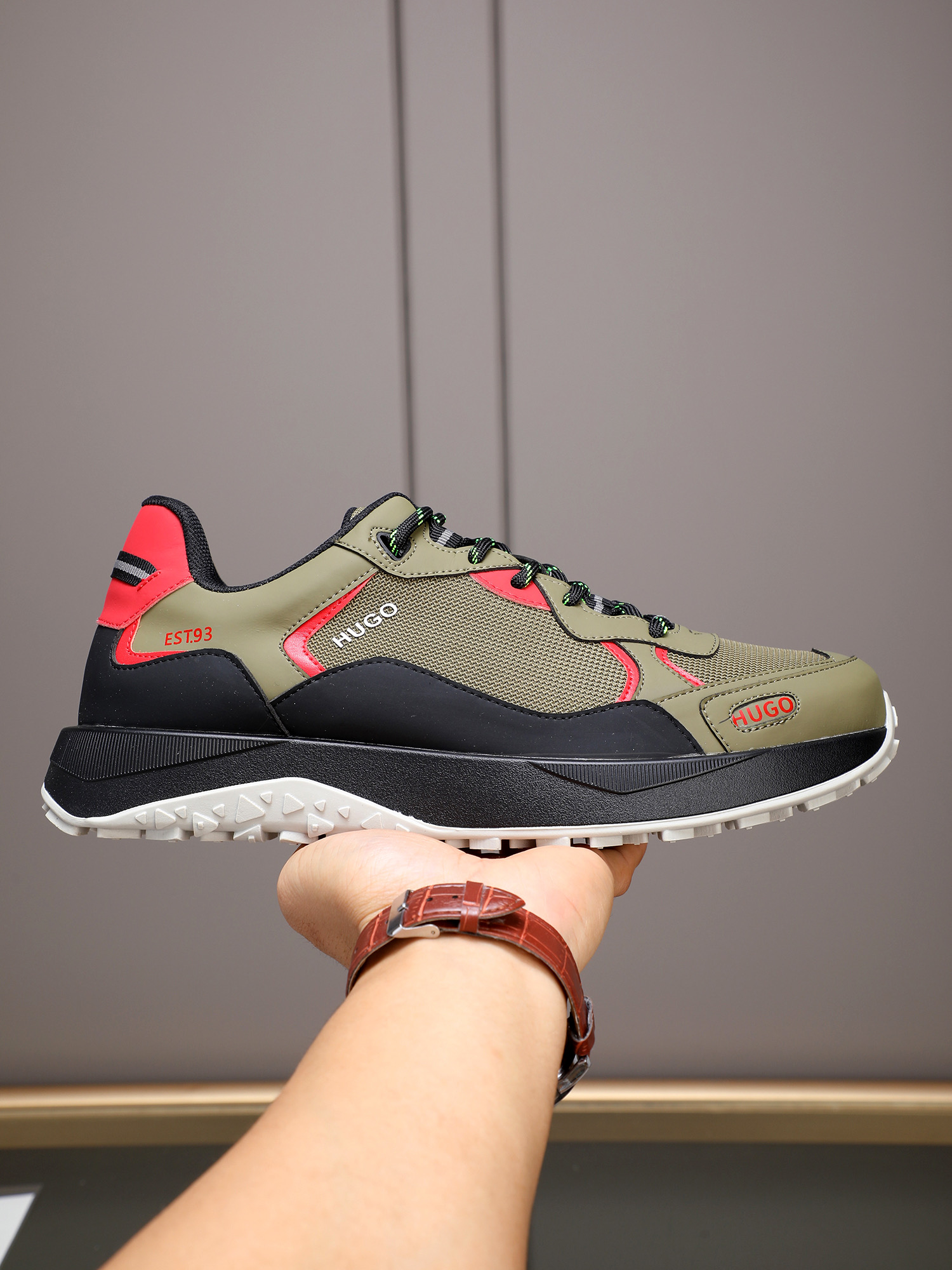 NO:352917,P【BOSS】The calm and elegant taste begins the journey of fashionable shoes calmly deals with various occasions!  The momentum of the big brand is self-evident!  Comfortable and atmospheric!  Material: High temperature, wear-resistant foaming bottom in the head layer of cowhide breathable mesh, a fashion essential!  Number of codes 38-44 (45 customized) large quantity of spot stock. Multi-color selection., cowhide19860909P【BOSS】沉稳内涵儒雅的品味无法言喻的开启时尚鞋履的旅程从容应对各种场合！大牌的气势不言而明！上脚舒适大气！ 材料:头层牛皮透气网里高温耐磨发泡大底,时尚必备！码数38-44（45定做）大量现货.多色选择.,,cowhide,Men's shoes