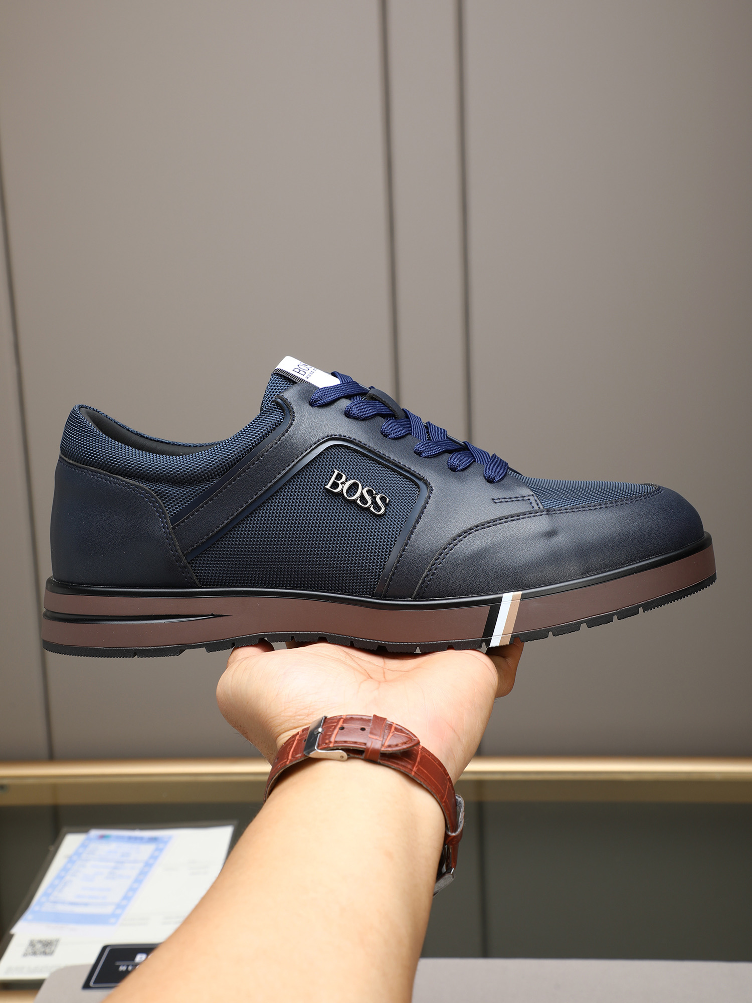 NO:357311,P GIORGIO ARMANI Men's casual shoes This casual shoes are made of calfskin upper, with smooth calfskin wrapped in the heel, soft and delicate leather, comfortable and breathable, and the tongue is decorated with brand logo letters, breathable sheep inside!  Foamed large sole, anti-slip and wear-resistant, comfortable and fashionable on the feet!  Size38-44 (45 custom made), Armani, Armani, cowhide19860909P GIORGIO ARMANI/乔治阿玛尼 男士休闲鞋这款休闲鞋采用小牛皮鞋面,后跟光滑小牛皮包裹,皮质柔软细腻,舒适透气,鞋舌饰有品牌logo字母,透气羊里！发泡大底,防滑耐磨,上脚舒适洋气！ Size38-44（45定做）,,armani,armani,cowhide,Men's shoes