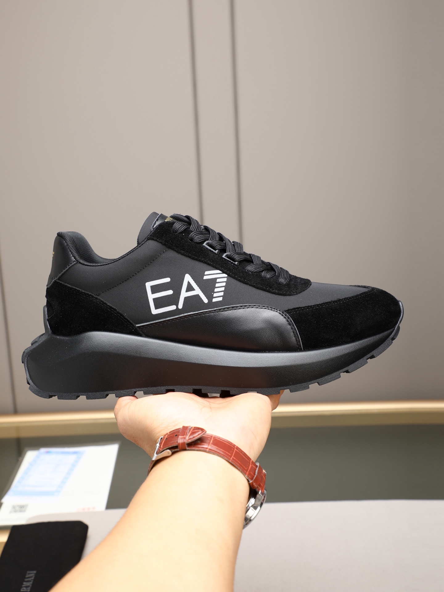 NO:357165,P Armani has a novel and fashionable style, and the upper is imported cowhide tarp-resistant net!  Ultra-light and ultra-wear-resistant foaming sole!  Simple, high-end, atmospheric and upscale!  It makes people shine!  !  Soft, comfortable and breathable on the feet!  Size39-44 (38 45 customization), Armani,cowhide19860909P 阿玛尼款式新颖时尚,鞋面采用进口牛皮防水布面网里！超轻超耐磨发泡大底！简洁高端大气上档次！让人眼前一亮！！上脚柔软舒适透气！Size39-44（38 45定制）,,armani,cowhide,Men's shoes