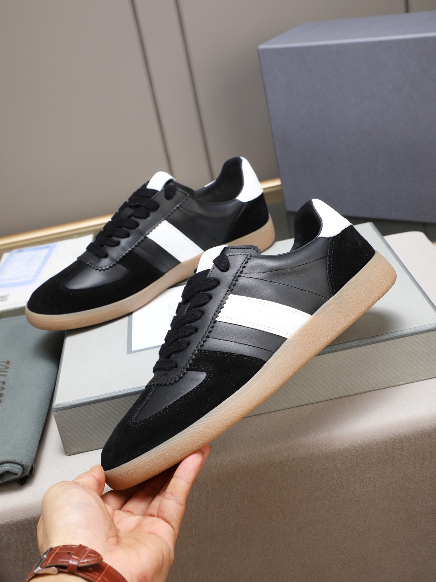 Hogan Platform Leather & Suede Sneakers - Sporty Chic for Men and Women 3 i1758619412637 5538 0 1