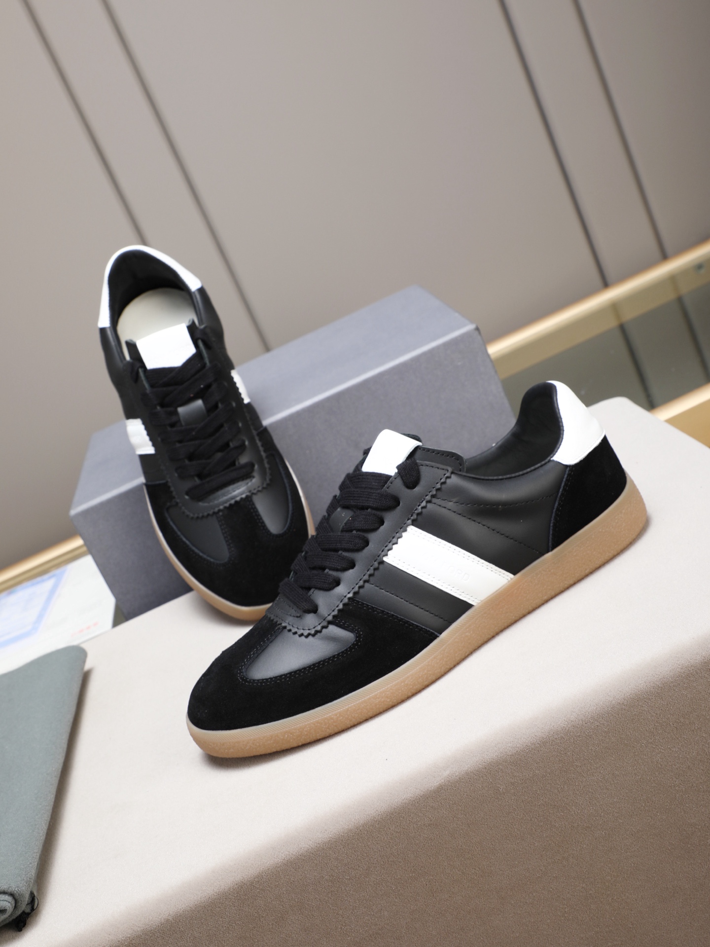 Hogan Platform Leather & Suede Sneakers - Sporty Chic for Men and Women 8 i1758619412660 508 0 6